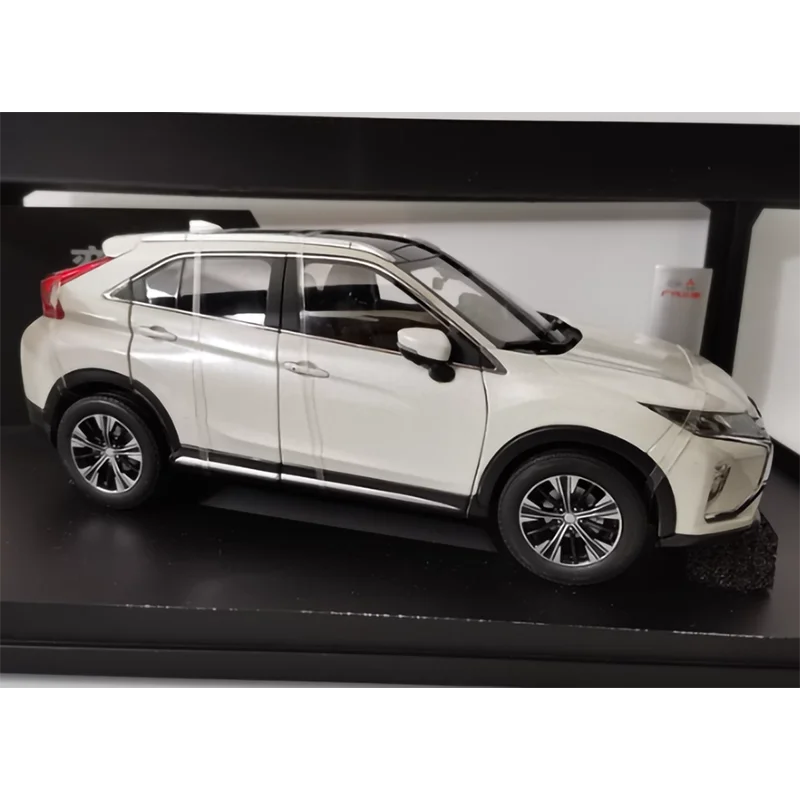 Diecast 1: 18 Scale ECLIPSE CROSS High Simulation Alloy Car Model Finished Product Souvenir Static Model Display
Diecast 1: 18 Scale ECLIPSE CROSS High Simulation Alloy Car Model Finished Product Souvenir Static Model Display