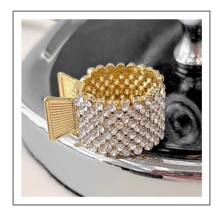 Sweet Crystal Hairpin Headwear Exquisite Rhinestone Hair Clip Mini High Ponytail Holder Hair Claws Girls Headdress Lady Headband
Sweet Crystal Hairpin Headwear Exquisite Rhinestone Hair Clip Mini High Ponytail Holder Hair Claws Girls Headdress Lady Headband
