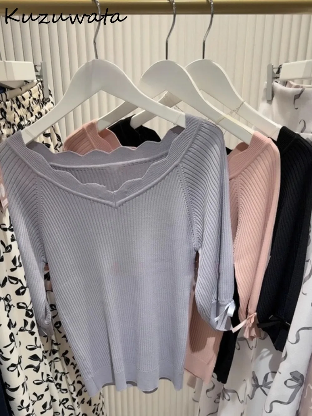 Kuzuwata Simple All-match V Neck Puff Sleeve Jumper Wave Bow Short Knit Age Reduction Pullovers Japan Literary Vintage Knitted
Kuzuwata Simple All-match V Neck Puff Sleeve Jumper Wave Bow Short Knit Age Reduction Pullovers Japan Literary Vintage Knitted