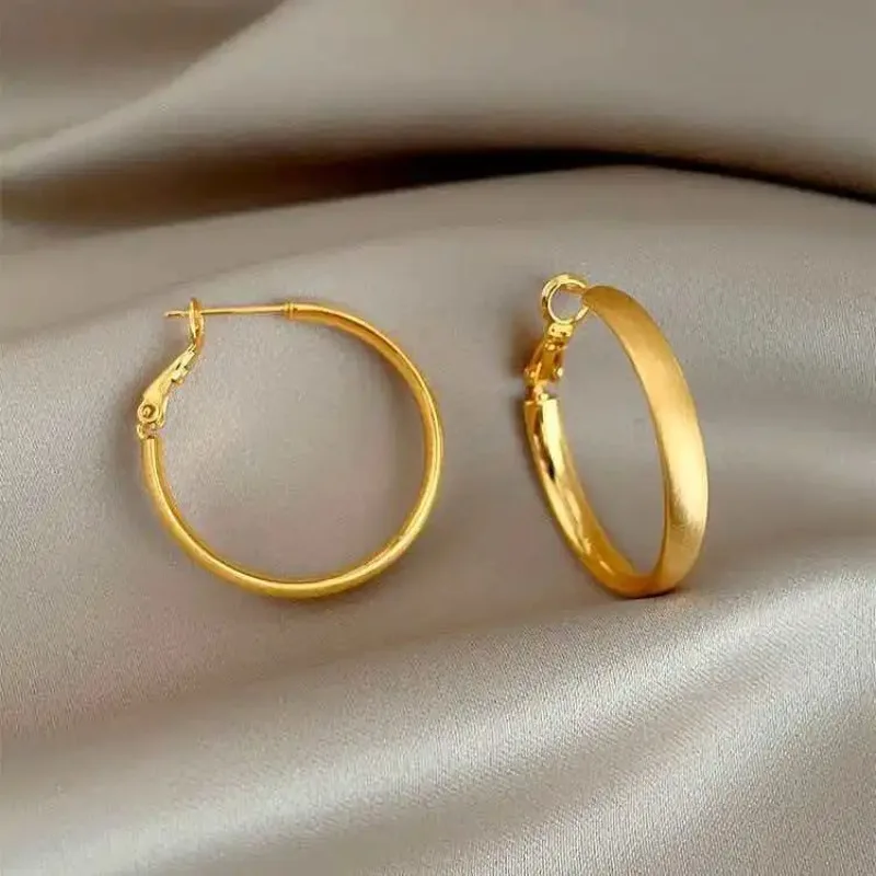 Lynge Jewelry Brushed Gold Plain Hoop Earrings Women's 24K Gold AU999 - Eye-catching brushed plain hoop, low-key luxury, for str
Lynge Jewelry Brushed Gold Plain Hoop Earrings Women's 24K Gold AU999 - Eye-catching brushed plain hoop, low-key luxury, for str