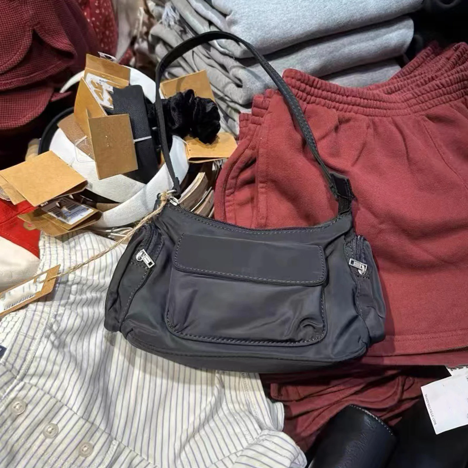 Женская нейлоновая универсальная сумка на плечо, повседневная стильная сумка-багет, легкая, в корейском ретро-стиле, для повседневного использования
Женская нейлоновая универсальная сумка на плечо, повседневная стильная сумка-багет, легкая, в корейском ретро-стиле, для повседневного использования