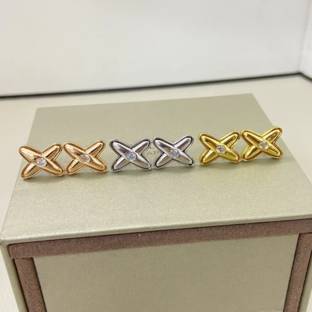 Серьги-крестики из стерлингового серебра 925 пробы, позолоченные 18 карат, серьги-гвоздики с цирконием 5А для женщин, ювелирные изделия
Серьги-крестики из стерлингового серебра 925 пробы, позолоченные 18 карат, серьги-гвоздики с цирконием 5А для женщин, ювелирные изделия