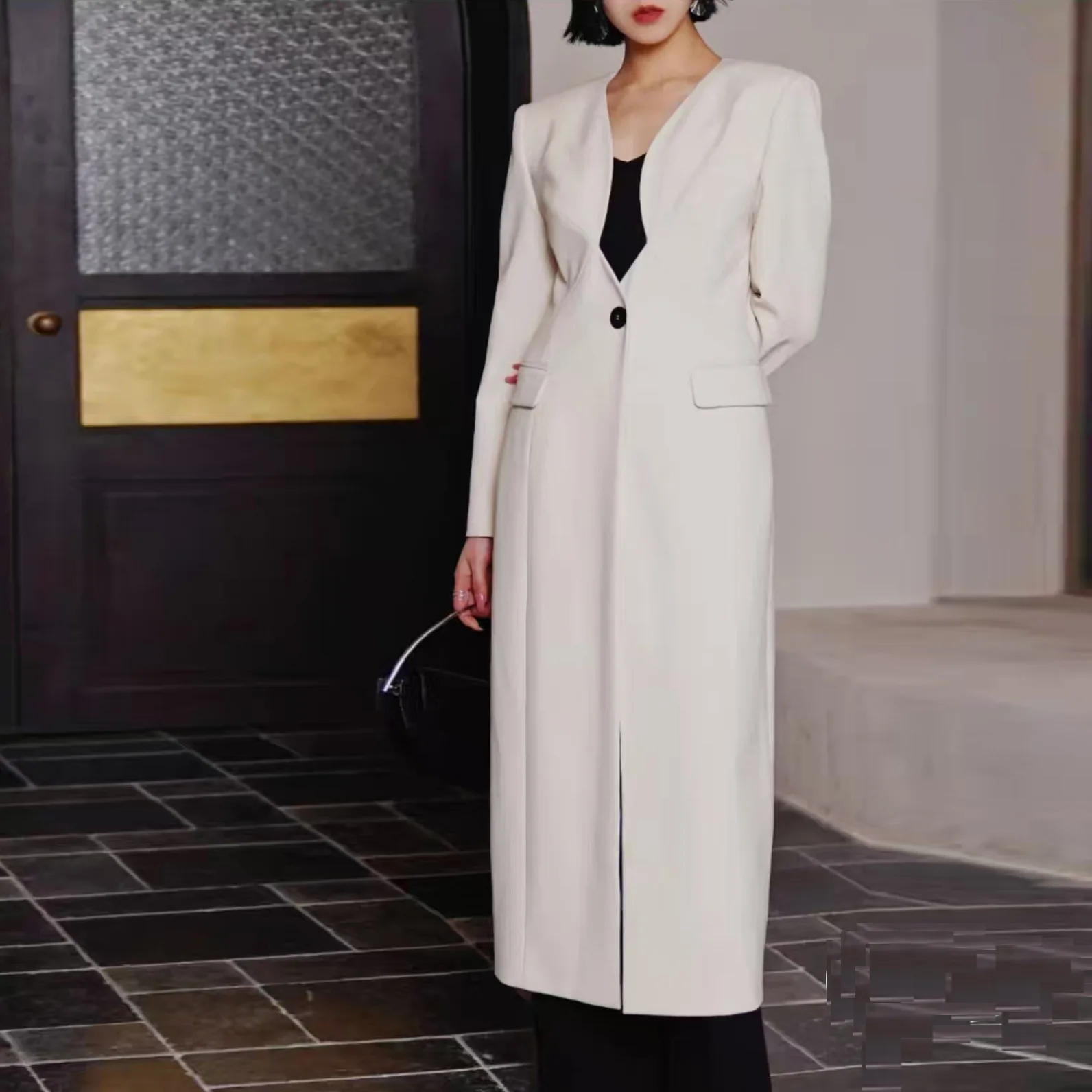 SuperAen 2025 Spring New French Style Romantic Luxury Long Suit Elegant Women Black V-neck Slim Asymmetrical Coats
SuperAen 2025 Spring New French Style Romantic Luxury Long Suit Elegant Women Black V-neck Slim Asymmetrical Coats