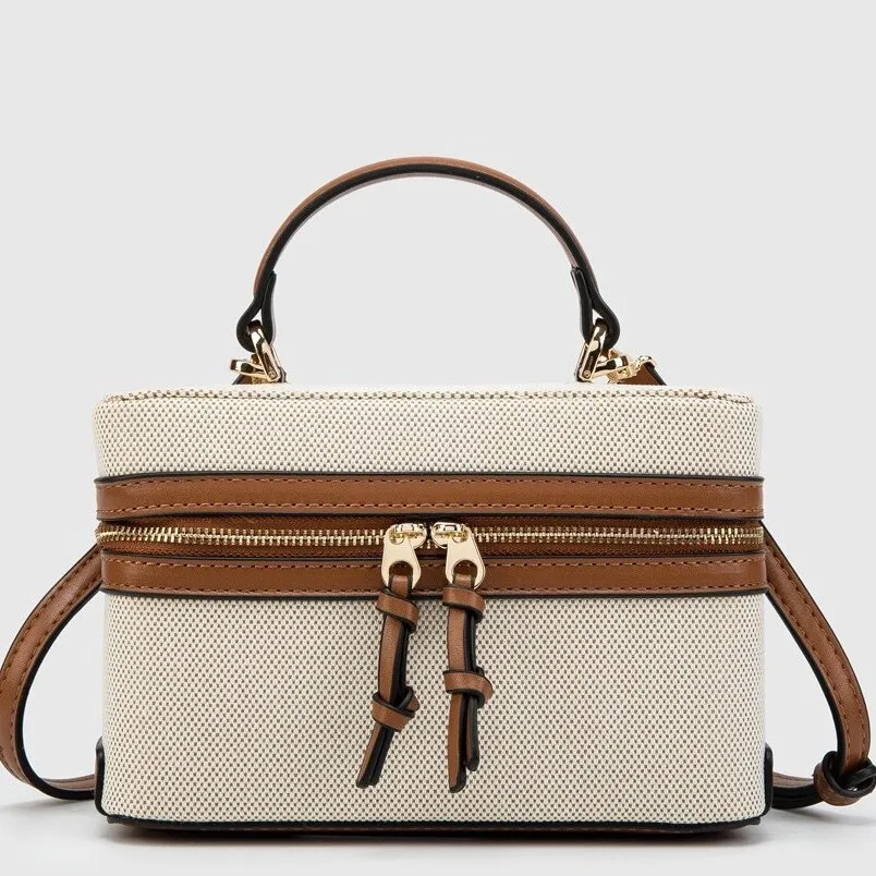 Women's 2025 New Niche Design Single Shoulder Crossbody High-End Fashion Small Square Bag
Women's 2025 New Niche Design Single Shoulder Crossbody High-End Fashion Small Square Bag