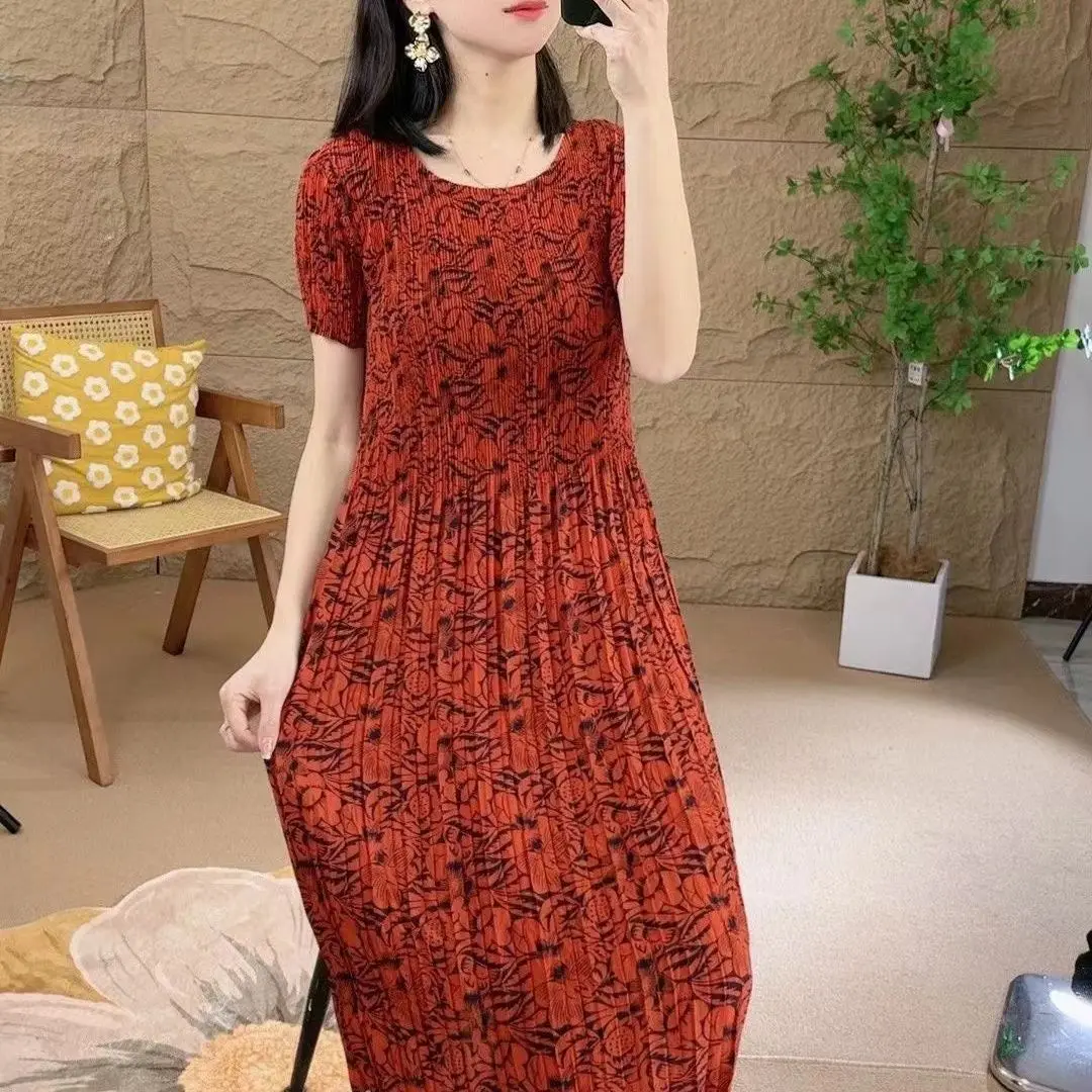 Mom's new summer pleated short-sleeved slim round neck dress pleated skirt temperament floral dress
Mom's new summer pleated short-sleeved slim round neck dress pleated skirt temperament floral dress