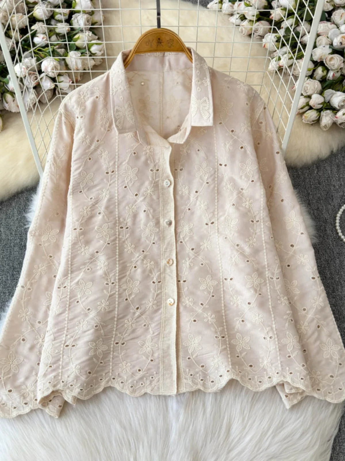 Ele Embroidered Floral irt Women's Loose Fit Spring New Sle Age-Defng Lace Trim Top Korean Sle Commute Faion 
Ele Embroidered Floral irt Women's Loose Fit Spring New Sle Age-Defng Lace Trim Top Korean Sle Commute Faion