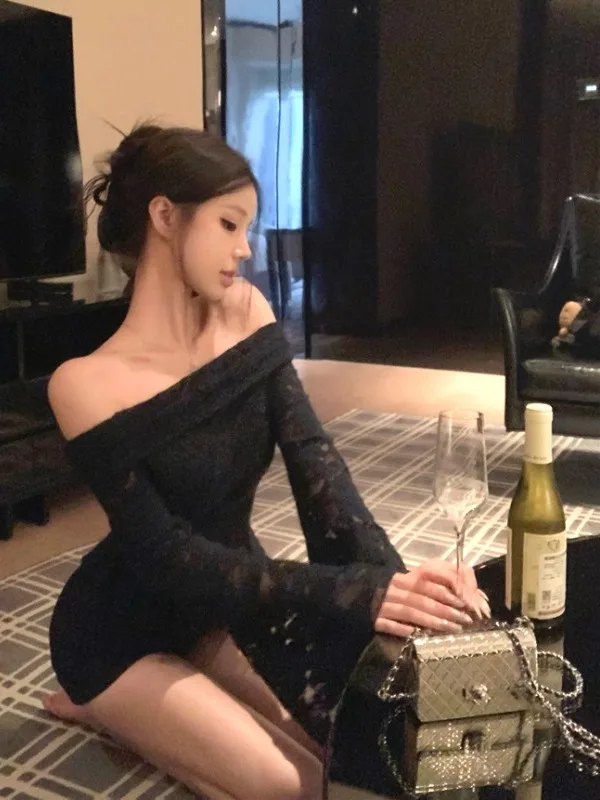 Elegant Long Sleeve Lace Bell Bottom Base Shirt Women's Sexy Flared Sleeve Underwear Nicole Rose Brand Winter Season Ultra ...
Elegant Long Sleeve Lace Bell Bottom Base Shirt Women's Sexy Flared Sleeve Underwear Nicole Rose Brand Winter Season Ultra ...