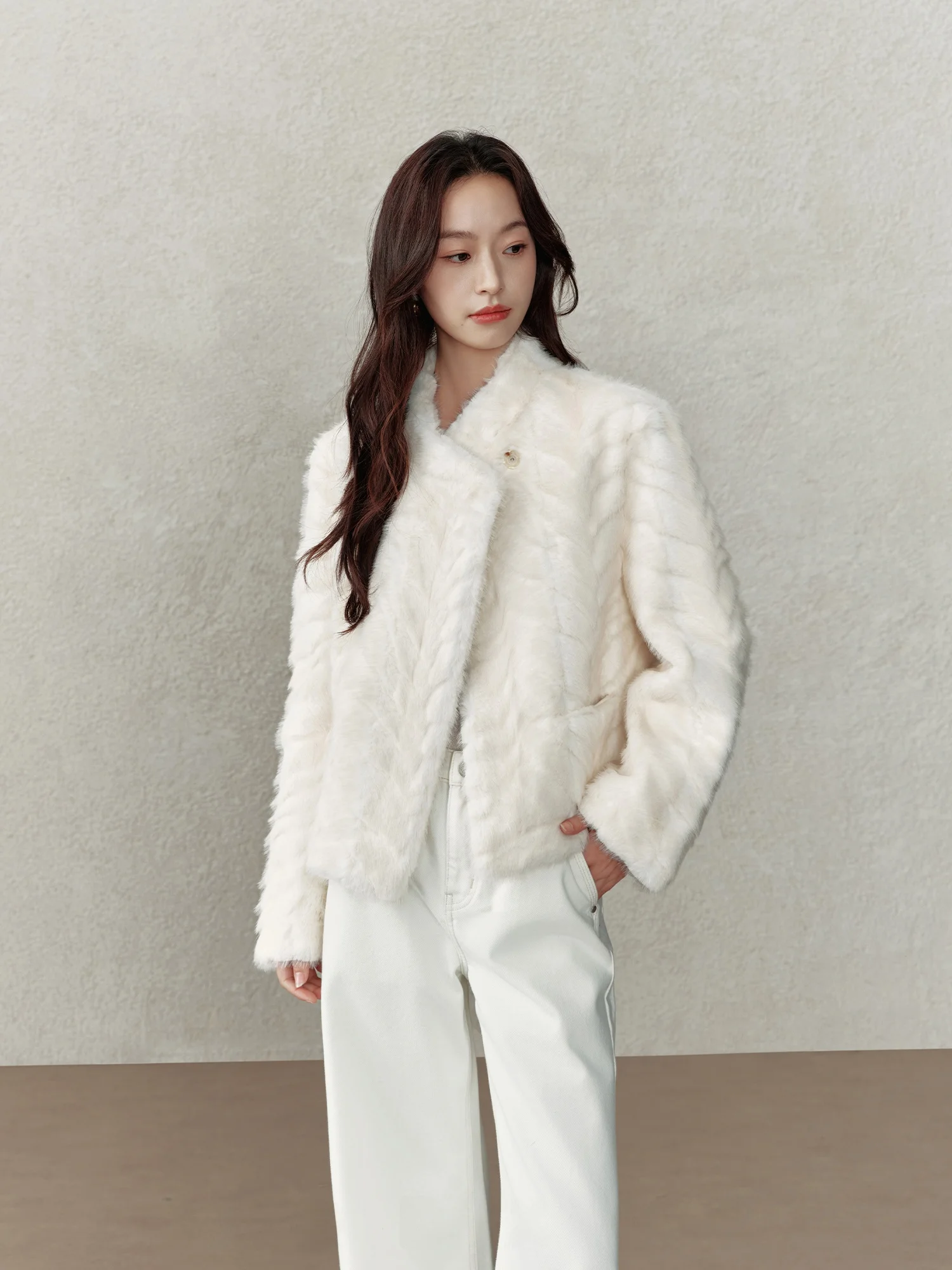 Eco-Friendly Faux Fur Jaet Women's Winter Top Asymmetrical Zipper Design Warm Polyester Fiber Long Sve Casual Outerwear
Eco-Friendly Faux Fur Jaet Women's Winter Top Asymmetrical Zipper Design Warm Polyester Fiber Long Sve Casual Outerwear