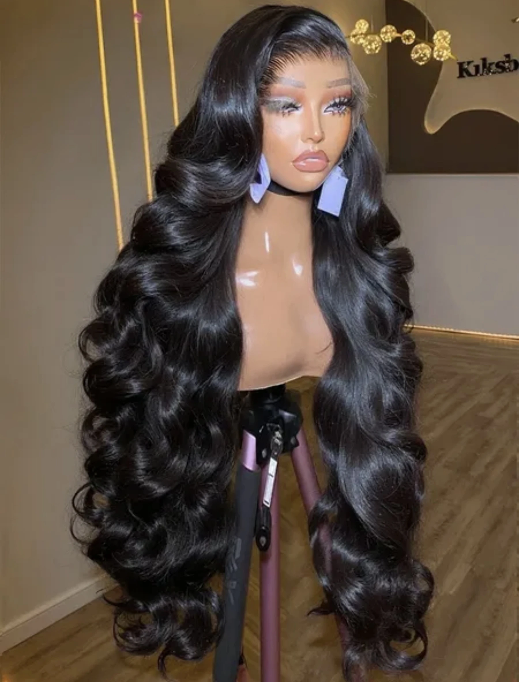 Body Wave 13X4X1 HD Full Lace Frontal Synthetic Wigs For Women Preplucked With Bleached Knots Daily Party Wedding Soft Hair
Body Wave 13X4X1 HD Full Lace Frontal Synthetic Wigs For Women Preplucked With Bleached Knots Daily Party Wedding Soft Hair
