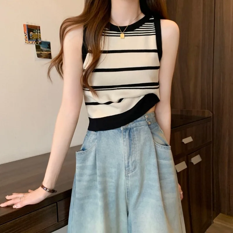 Полосатые топы на бретелях в стиле ретро, женские уличные топы с круглым вырезом, простые универсальные летние популярные праздничные топы, мягкие модные топы без рукавов в стиле Харадзюку
Полосатые топы на бретелях в стиле ретро, женские уличные топы с круглым вырезом, простые универсальные летние популярные праздничные топы, мягкие модные топы без рукавов в стиле Харадзюку