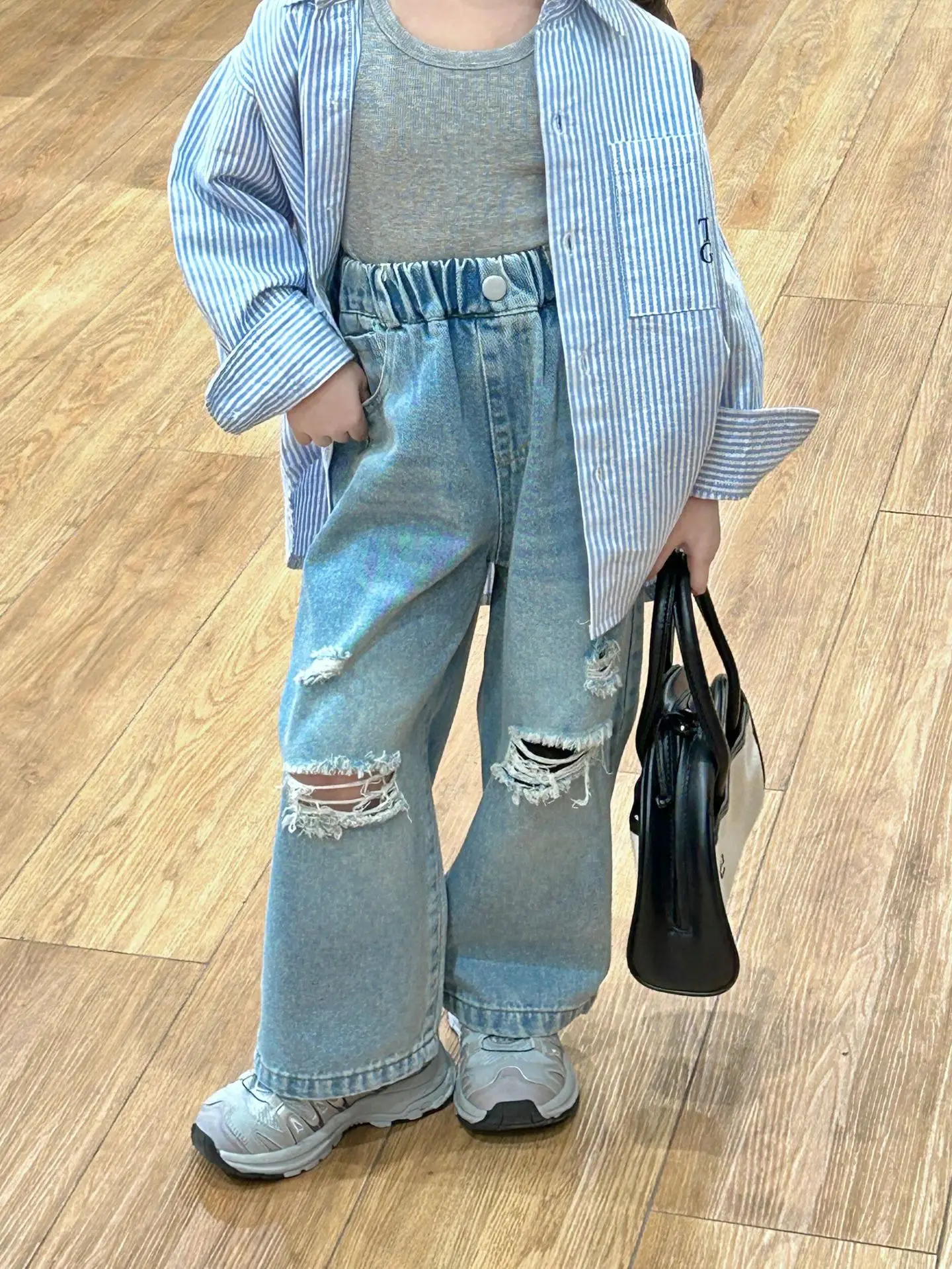 2024 Spring New Children Denim Trousers Baby Girls Straight Leg Pants Toddler Ripped Jeans Kids High Waisted Wide Leg Pants
2024 Spring New Children Denim Trousers Baby Girls Straight Leg Pants Toddler Ripped Jeans Kids High Waisted Wide Leg Pants