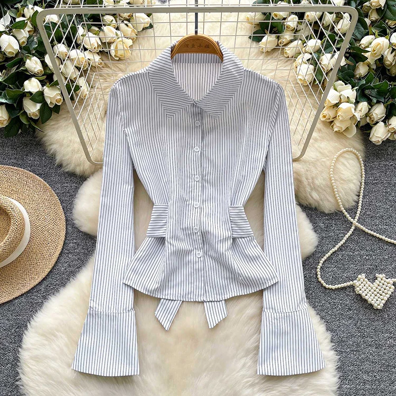 Женская рубашка в полоску с длинными рукавами, в французском стиле, с бантом и шнуровкой на талии, стильная и омолаживающая, для весеннего гардероба.
Женская рубашка в полоску с длинными рукавами, в французском стиле, с бантом и шнуровкой на талии, стильная и омолаживающая, для весеннего гардероба.