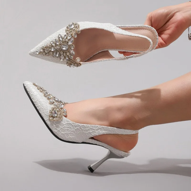Роскошные свадебные босоножки на каблуке со стразами, женские пикантные туфли-лодочки с острым носком на пятке, модная тканевая верхняя женская обувь большого размера
Роскошные свадебные босоножки на каблуке со стразами, женские пикантные туфли-лодочки с острым носком на пятке, модная тканевая верхняя женская обувь большого размера