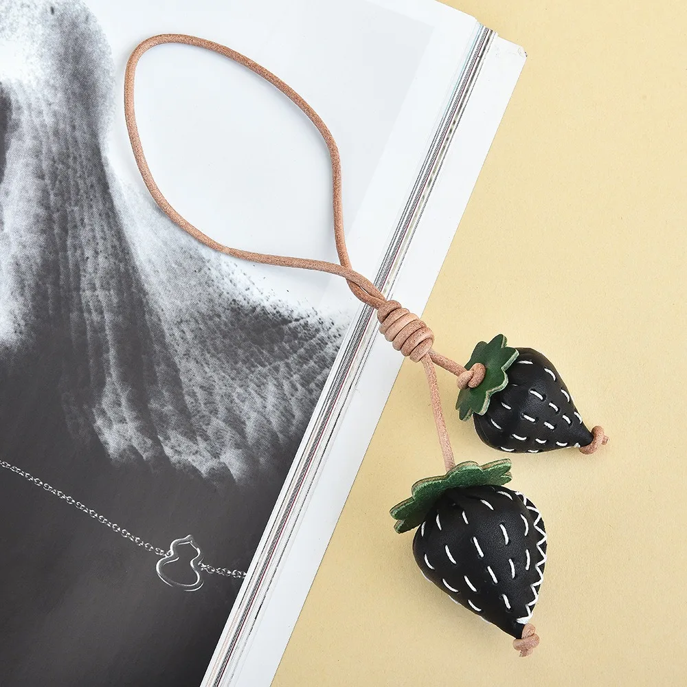 Trendy Fruit Pomegranate Pendant Hanger Handmade Pu Leather Keychain Creative Strawberry Bag Pendant Car Accessory
Trendy Fruit Pomegranate Pendant Hanger Handmade Pu Leather Keychain Creative Strawberry Bag Pendant Car Accessory