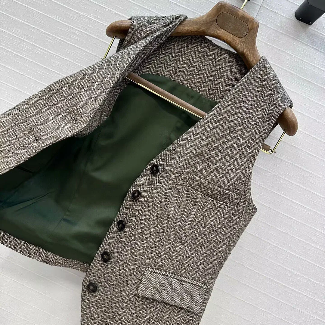 Style Blazer Vest Women Brown Color V-neck Sleeveless Single Breasted Slim Fit Short Design Office Tank Jacket
Style Blazer Vest Women Brown Color V-neck Sleeveless Single Breasted Slim Fit Short Design Office Tank Jacket