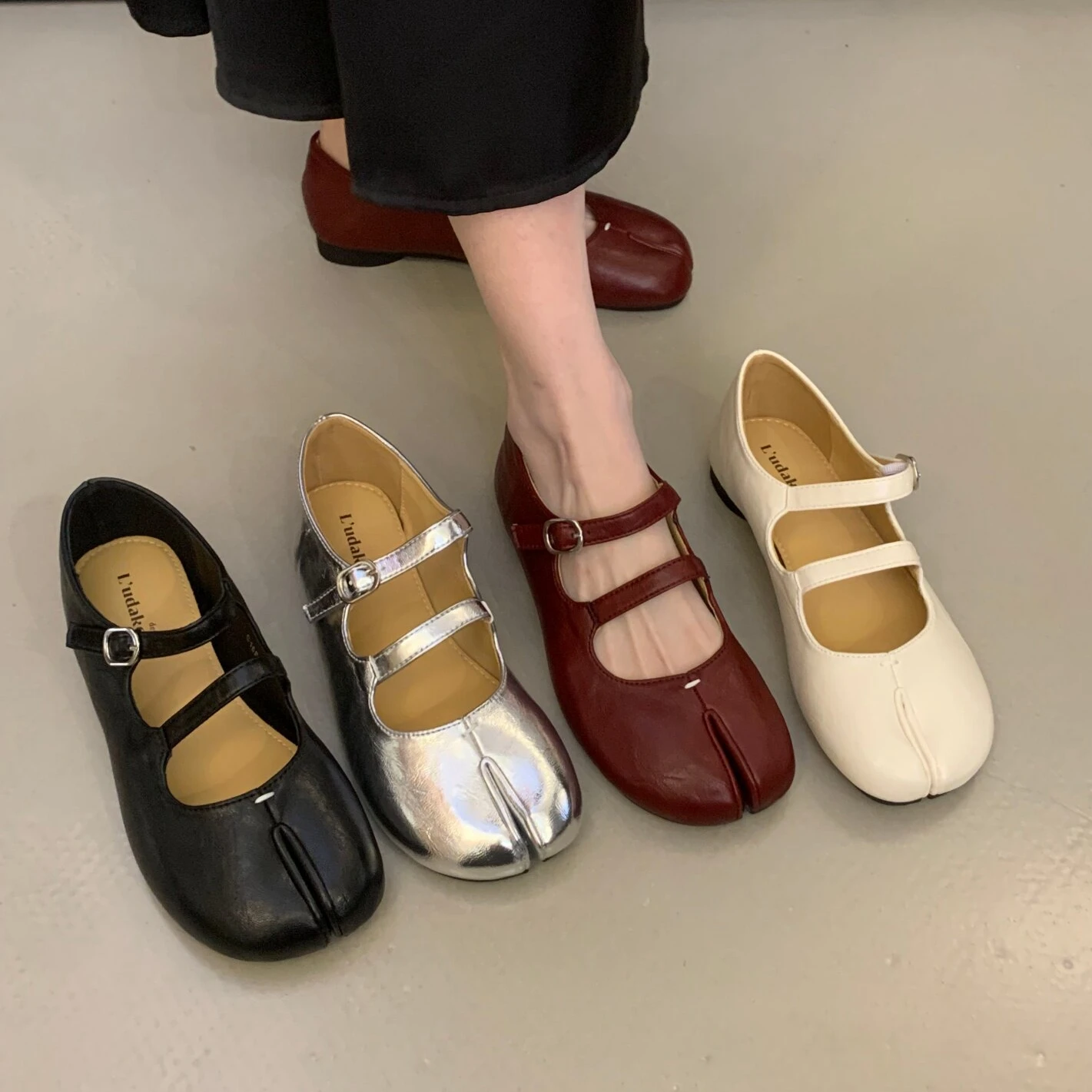 2026 New Summer Flats Shoes Women Split Toe Ballet Shoes Fashion Tabi Ballerina Flats Soft Mary Janes Shoes Casual Loafers Mujer
2026 New Summer Flats Shoes Women Split Toe Ballet Shoes Fashion Tabi Ballerina Flats Soft Mary Janes Shoes Casual Loafers Mujer