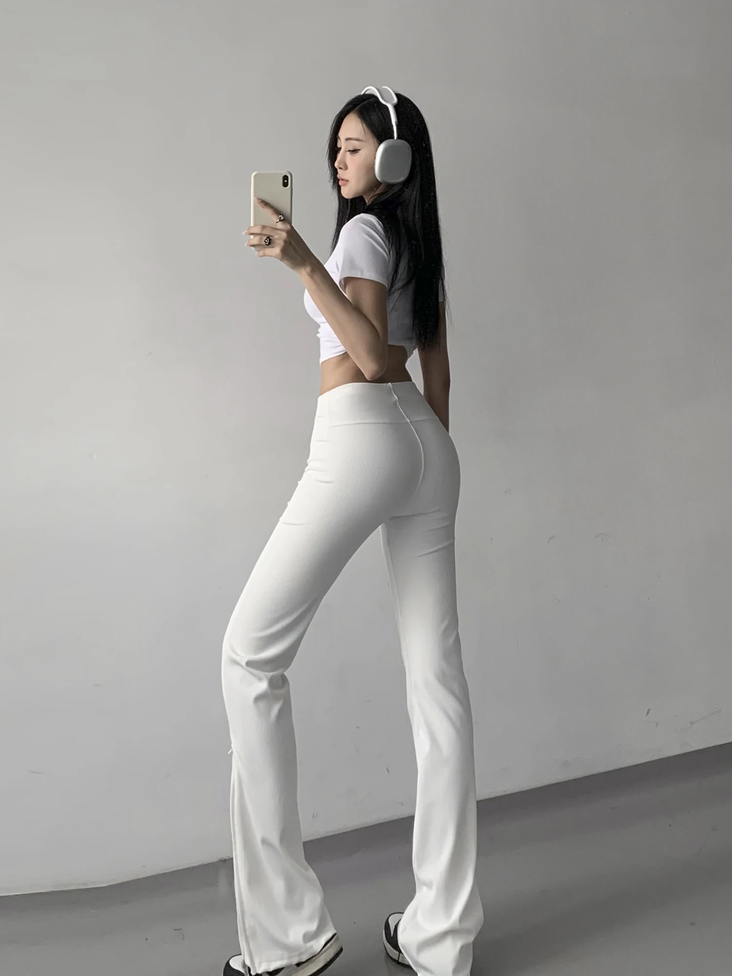 Белые драпированные брюки для йоги с высокой талией, женская весенне-осенняя верхняя одежда, повседневные брюки-клеш с боковой молнией и контролем живота
Белые драпированные брюки для йоги с высокой талией, женская весенне-осенняя верхняя одежда, повседневные брюки-клеш с боковой молнией и контролем живота