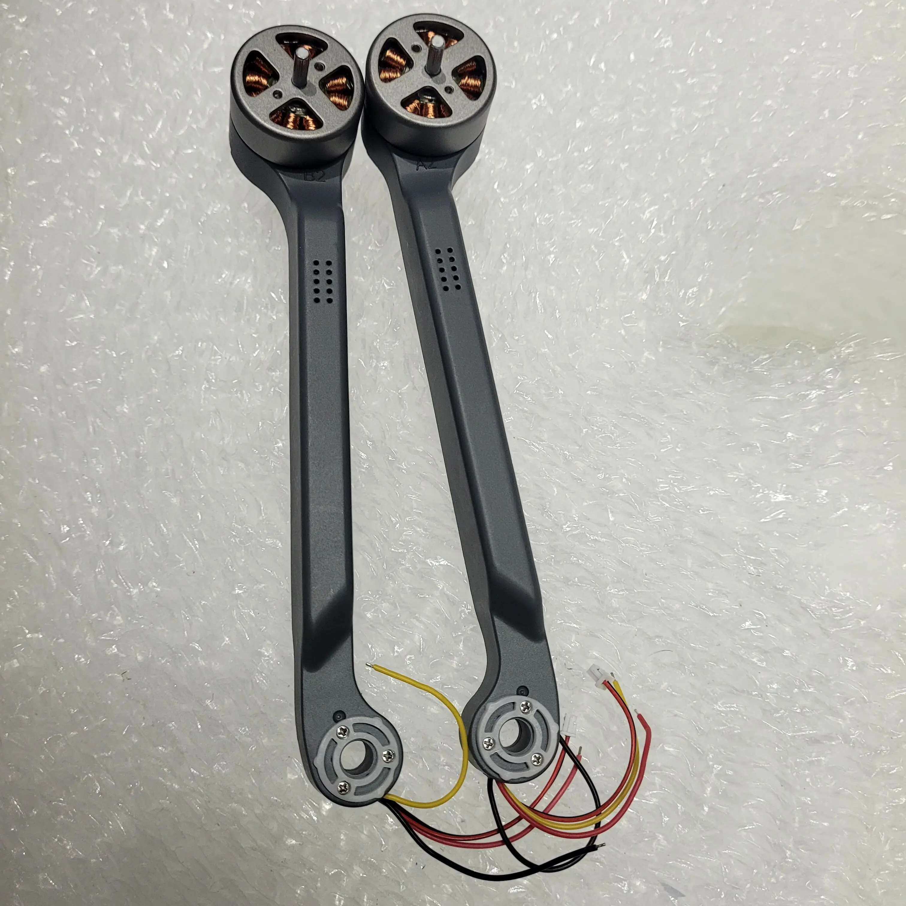 Комплект из 2 шт. оригинальных запасных частей для кронштейнов A1 B1 / A2 B2 для профессионального квадрокоптера KF100 MAX GPS EIS (моторные кронштейны)
Комплект из 2 шт. оригинальных запасных частей для кронштейнов A1 B1 / A2 B2 для профессионального квадрокоптера KF100 MAX GPS EIS (моторные кронштейны)