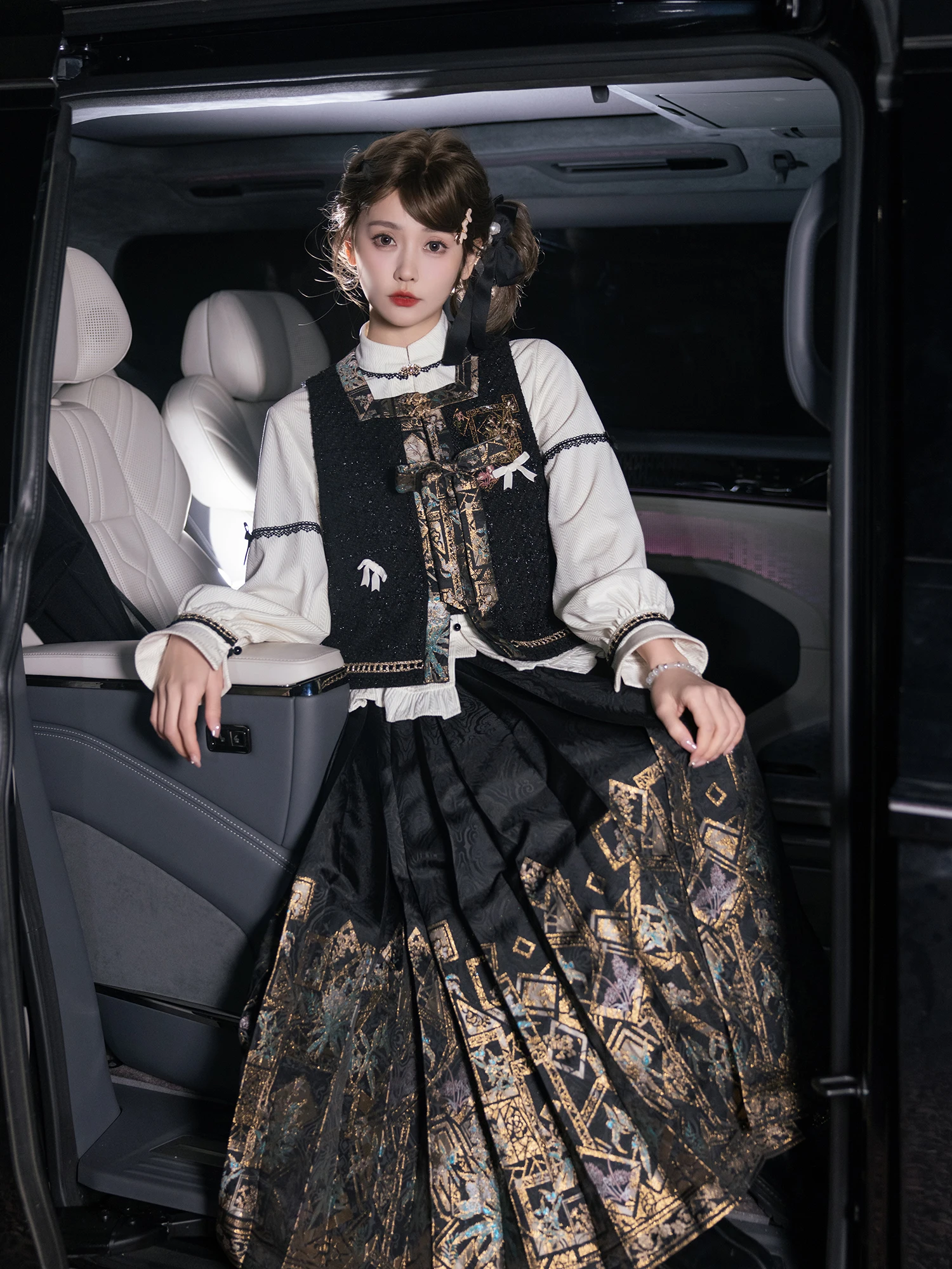 New Arrival Embroidered Gold Silk Brocade Tailed Skirt Autumn Winter Set Faionable Hanfu Women's Clothing Polyester F...
New Arrival Embroidered Gold Silk Brocade Tailed Skirt Autumn Winter Set Faionable Hanfu Women's Clothing Polyester F...