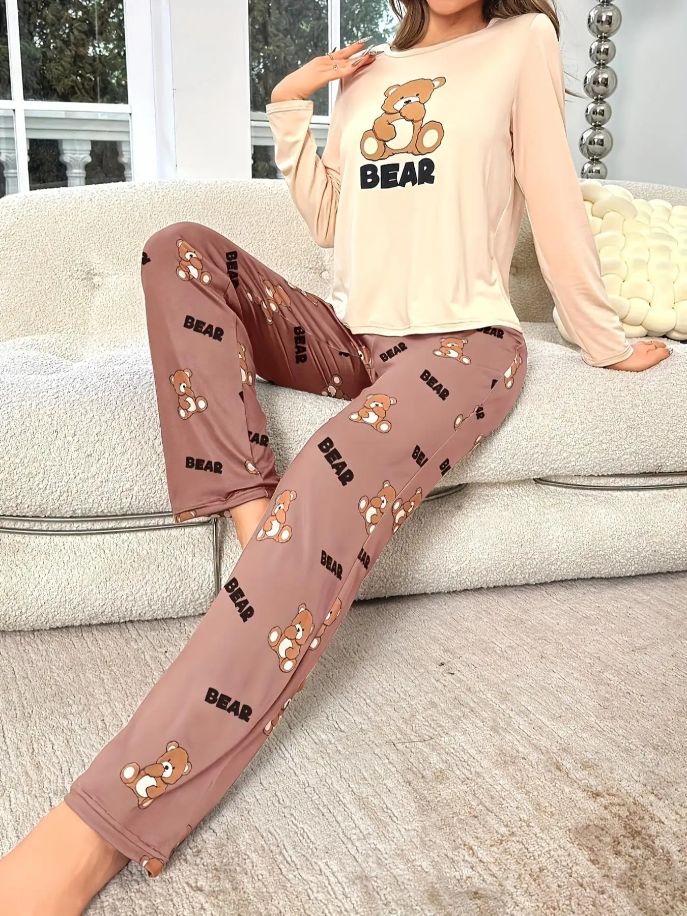 Women's Casual Bear Print Pajama Set Long sleeve crewneck top Adorable cartoon bear 2-piece loungewear for all seasons
Women's Casual Bear Print Pajama Set Long sleeve crewneck top Adorable cartoon bear 2-piece loungewear for all seasons