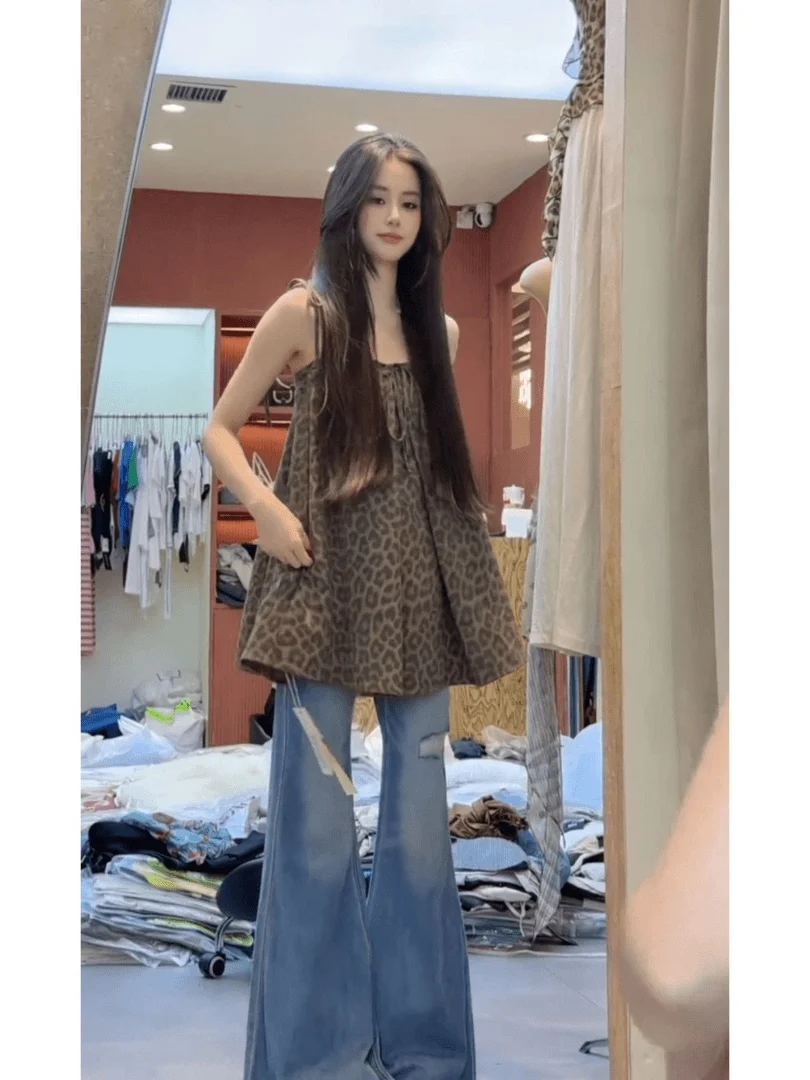 Spicy Girl Leopard Print Crop Top And Flared Jeans Women's Summer Fashion Set Retro Feel Short Sleeve round Neck Two-Piece Suit
Spicy Girl Leopard Print Crop Top And Flared Jeans Women's Summer Fashion Set Retro Feel Short Sleeve round Neck Two-Piece Suit