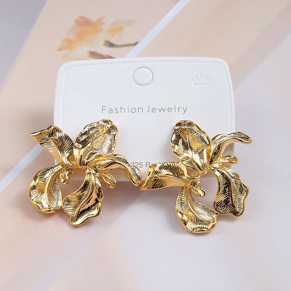Fashionable and exquisite blooming flower earrings for women, high-end niche, light luxury and elegant lady style earrings
Fashionable and exquisite blooming flower earrings for women, high-end niche, light luxury and elegant lady style earrings