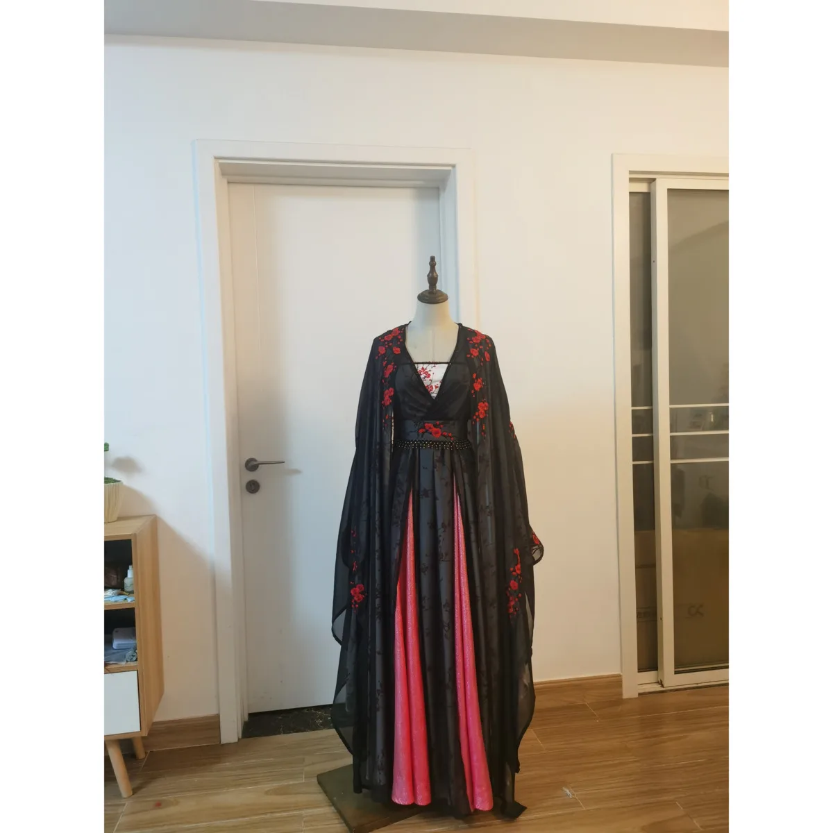 Gardenia Chinese Style Same Style As Ju Jingyi's TV Series Black And Red Plum Blossom Hanfu Han Elements
Gardenia Chinese Style Same Style As Ju Jingyi's TV Series Black And Red Plum Blossom Hanfu Han Elements