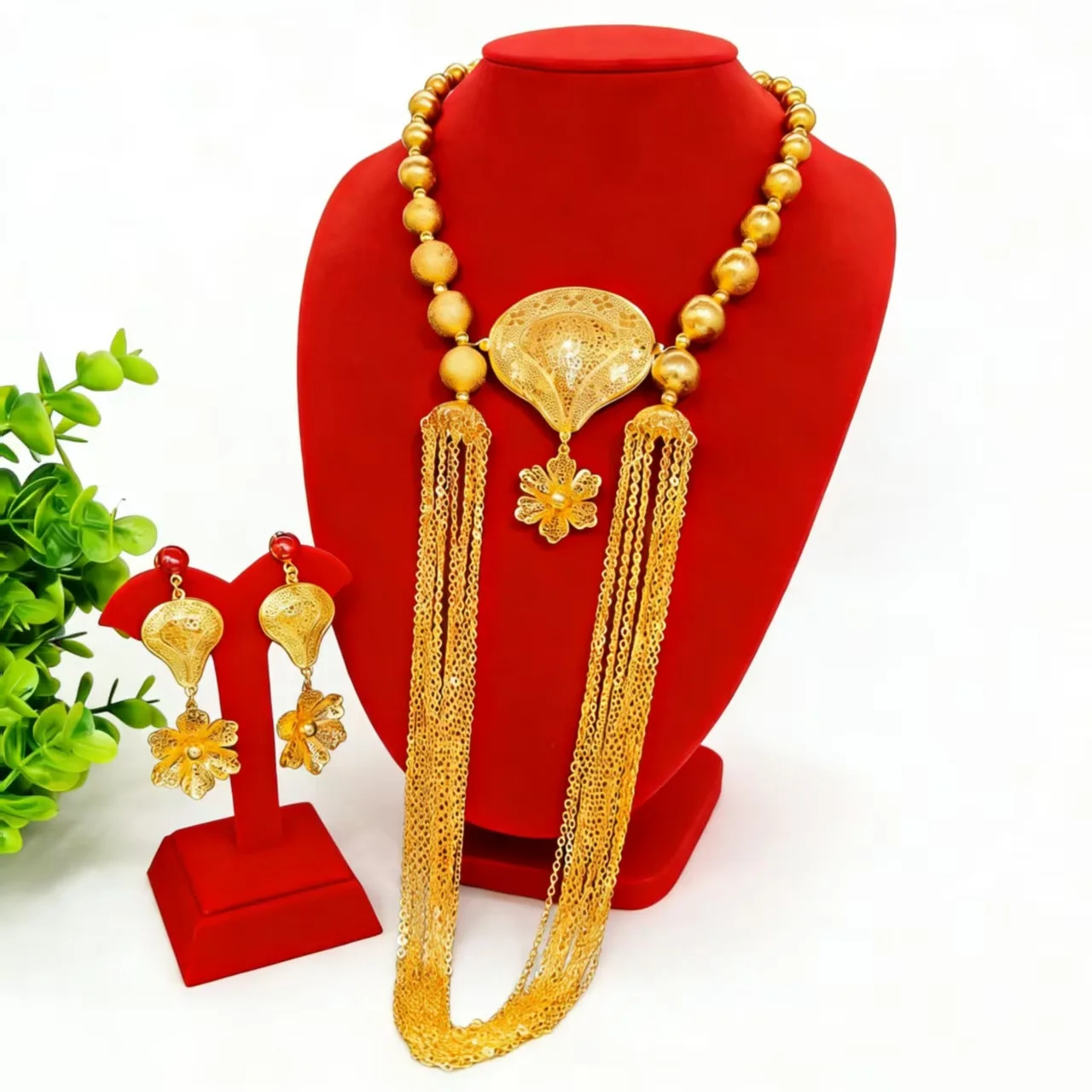 New Fashion Dubai France 24K Gold Plated Necklace Earrings Exquisite Wedding Party Jewelry Set for Lovers 444
New Fashion Dubai France 24K Gold Plated Necklace Earrings Exquisite Wedding Party Jewelry Set for Lovers 444