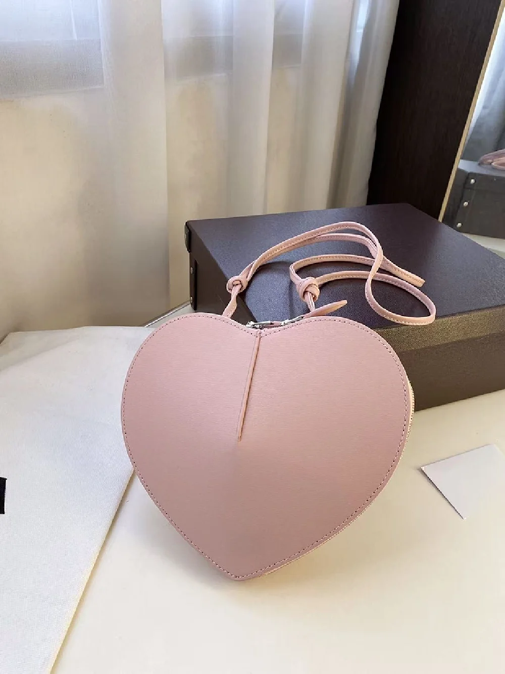 Soft Leather Crossbody peach Bag Small Hand Tote Women Underarm Purse Minimalist Style Shoulder Bag For Daily Commute
Soft Leather Crossbody peach Bag Small Hand Tote Women Underarm Purse Minimalist Style Shoulder Bag For Daily Commute