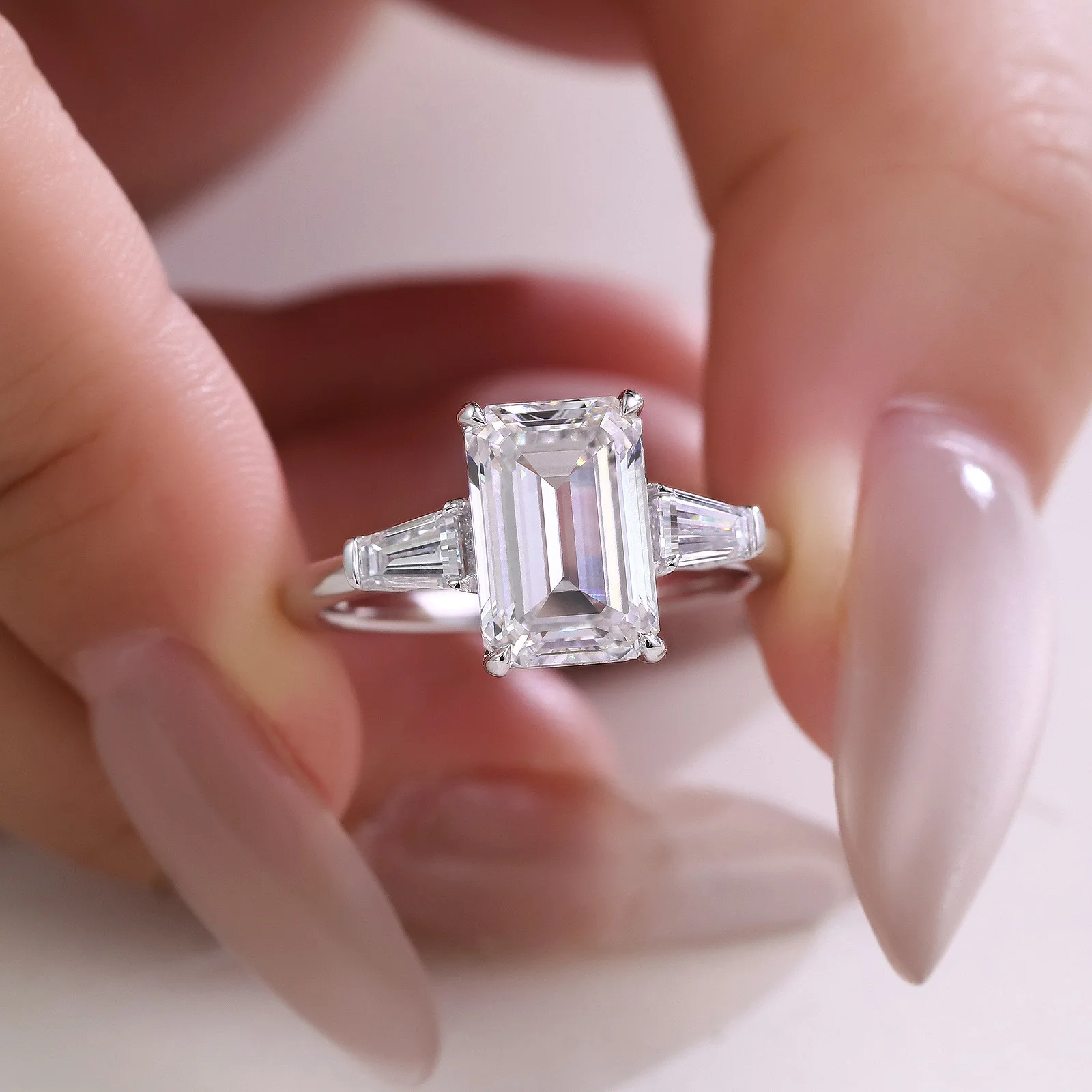 Excellent Radiant Cut D Color Pass Diamond Test Moissanite Ring for Women Fine Jewelry Halloween decoration Party Jewelr festival gifts Unique jewelry
Excellent Radiant Cut D Color Pass Diamond Test Moissanite Ring for Women Fine Jewelry Halloween decoration Party Jewelr festival gifts Unique jewelry