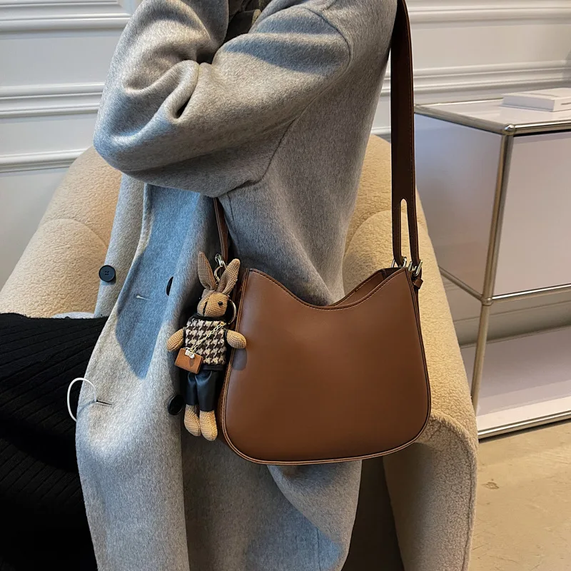 Single PU Black Bucket Bag Solid Color New Fashion Handbag Texture Shoulder Joker French Trendy Designer Bags
Single PU Black Bucket Bag Solid Color New Fashion Handbag Texture Shoulder Joker French Trendy Designer Bags