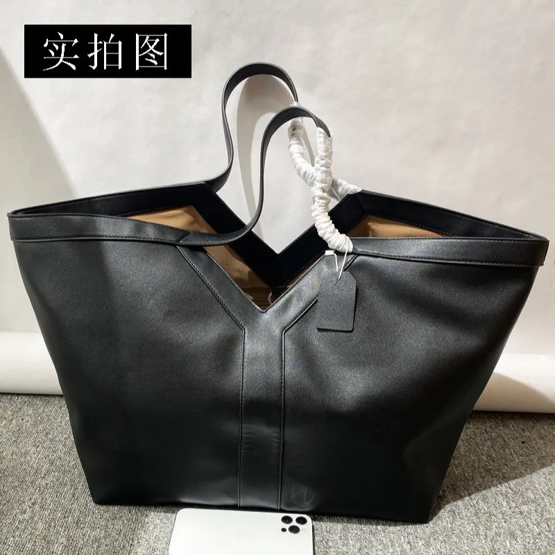 2026 new niche fashion versatile large-capacity tote bag high-end casual commuting versatile shoulder armpit bag
2026 new niche fashion versatile large-capacity tote bag high-end casual commuting versatile shoulder armpit bag