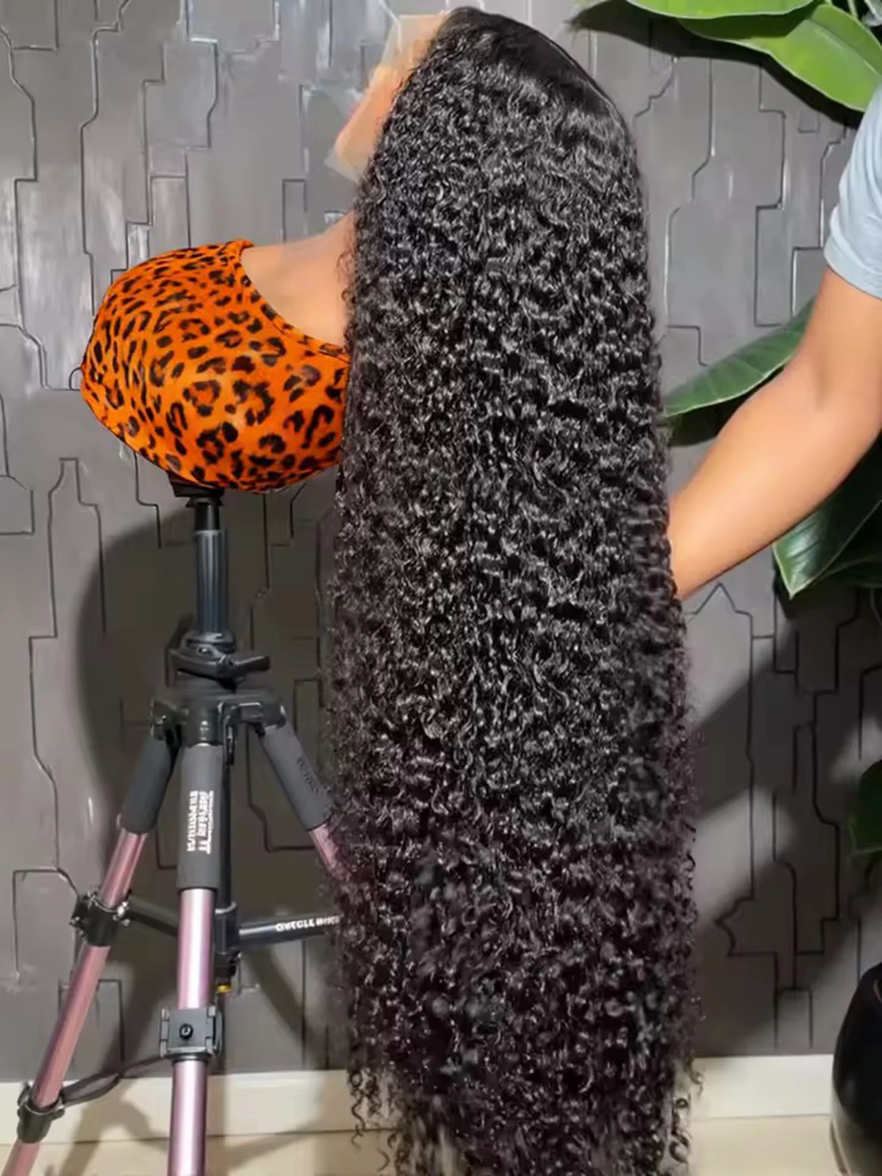 Black Color 13X4x1 HD Lace Frontal Synthetic Wig Ponytail Jerry Curly Preplucked Cosplay Daily Party Wedding Soft Hair Prepluck
Black Color 13X4x1 HD Lace Frontal Synthetic Wig Ponytail Jerry Curly Preplucked Cosplay Daily Party Wedding Soft Hair Prepluck