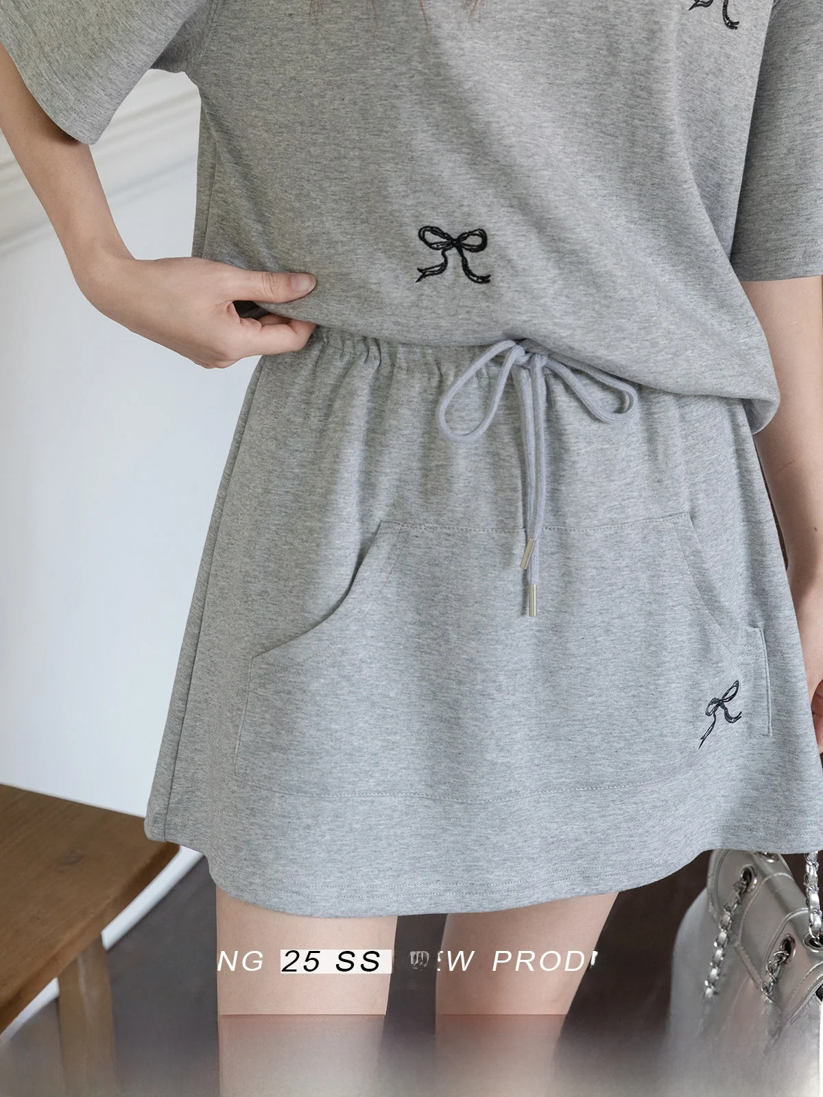 Юбка-карандаш с высокой талией и эластичным поясом, повседневная женская юбка А-силуэта из смесового хлопка и полиэстера
Юбка-карандаш с высокой талией и эластичным поясом, повседневная женская юбка А-силуэта из смесового хлопка и полиэстера