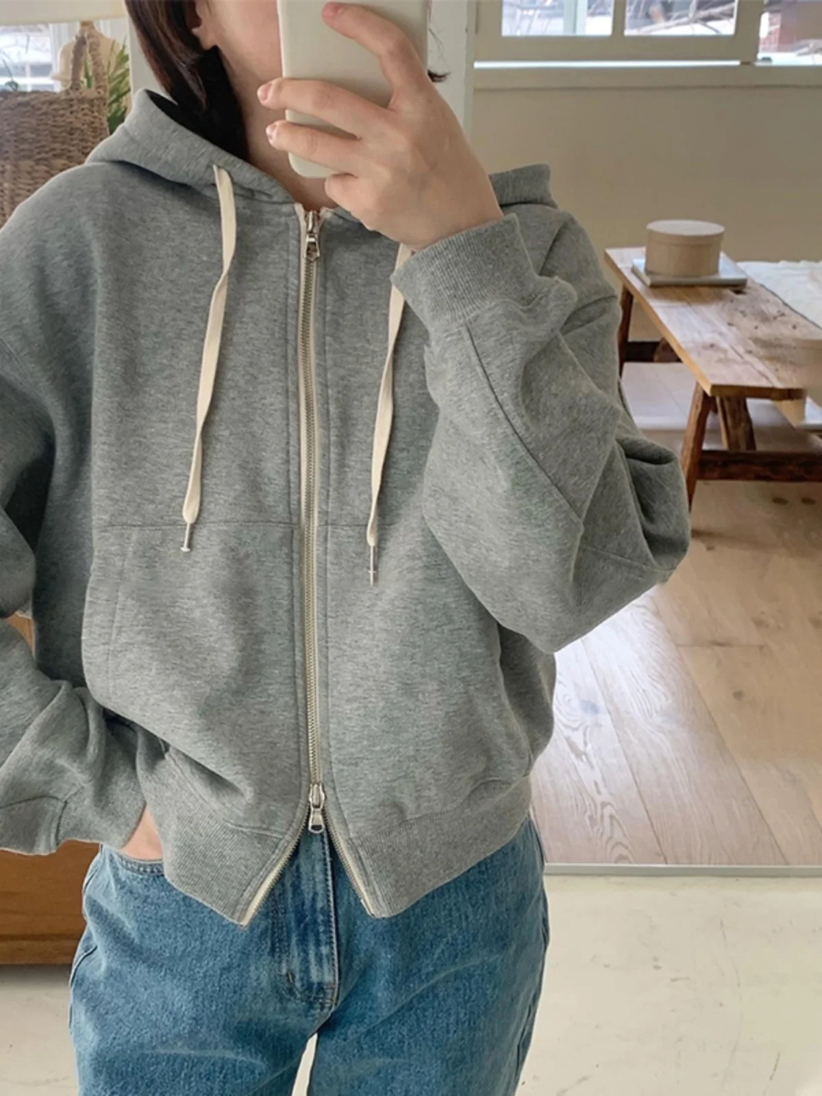 Chic Grey Zipper Hoodie Women's Spring Autumn Loose Simple Short INS Trendy Top Long Sleeve Hooded Jacket Korean Style
Chic Grey Zipper Hoodie Women's Spring Autumn Loose Simple Short INS Trendy Top Long Sleeve Hooded Jacket Korean Style