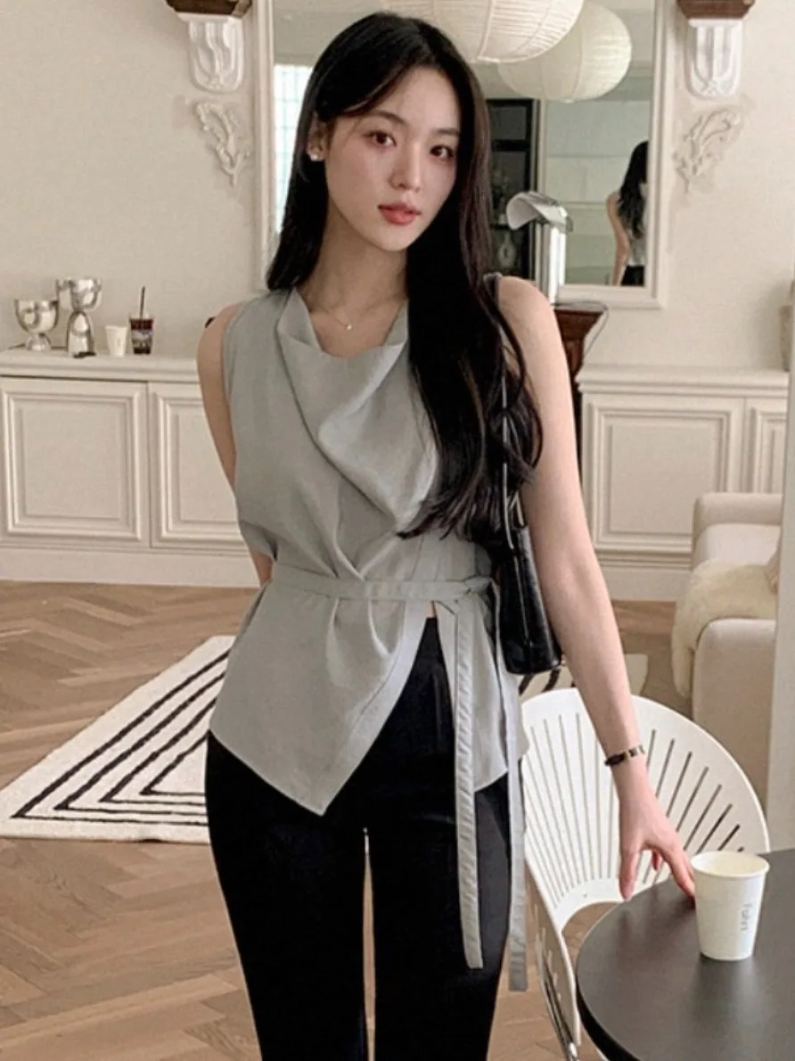 Ele Svel irt женский летний новый шикарный топ с застежкой на талии и воротником-стойкой с асимметричным поясом для различных случаев
Ele Svel irt женский летний новый шикарный топ с застежкой на талии и воротником-стойкой с асимметричным поясом для различных случаев