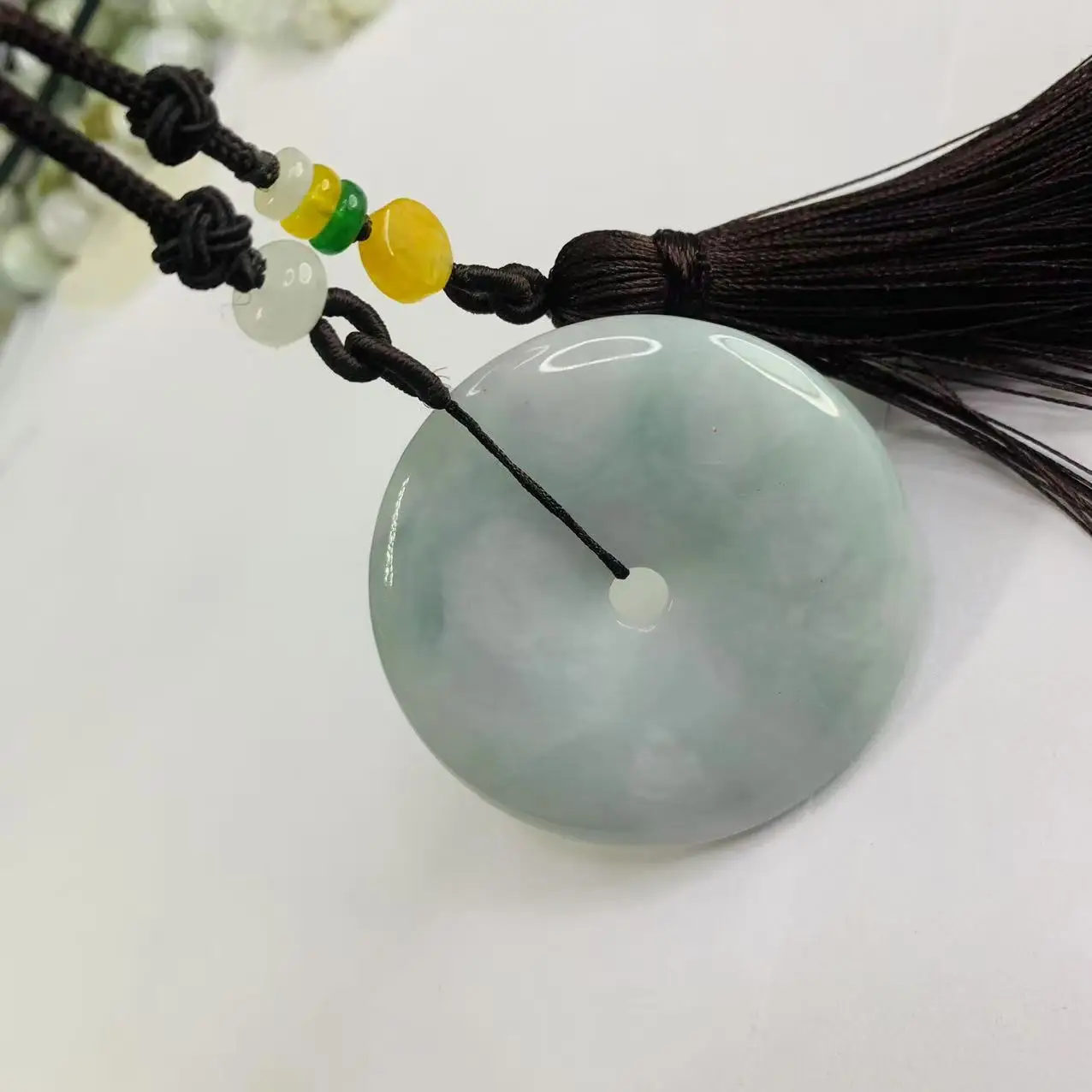 Natural jade light colored large safety buckle pendant
Natural jade light colored large safety buckle pendant