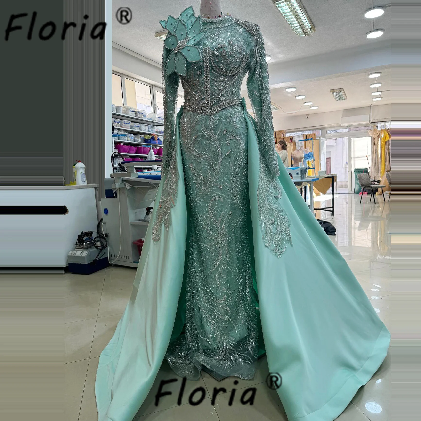 Muslim Woman Beaded Crystal Evening Dress with Detachable Train Long Sleeves High Neck Tassels Customized Formal Occasion Gowns
Muslim Woman Beaded Crystal Evening Dress with Detachable Train Long Sleeves High Neck Tassels Customized Formal Occasion Gowns