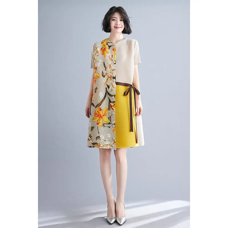 Fold printing dress female 2023 summer fashion loose and thin single -breasted cardigan mid -length short sleeve dress female
Fold printing dress female 2023 summer fashion loose and thin single -breasted cardigan mid -length short sleeve dress female