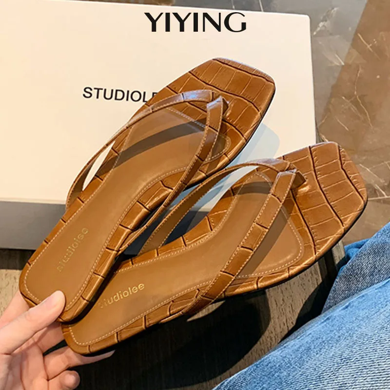 Ladies Sandals Embossed Leather Clip-toed Slippers Slide Mules Summer Beach Casual Shoes Flip Flops Low Kitten Heel Sandals2025
Ladies Sandals Embossed Leather Clip-toed Slippers Slide Mules Summer Beach Casual Shoes Flip Flops Low Kitten Heel Sandals2025