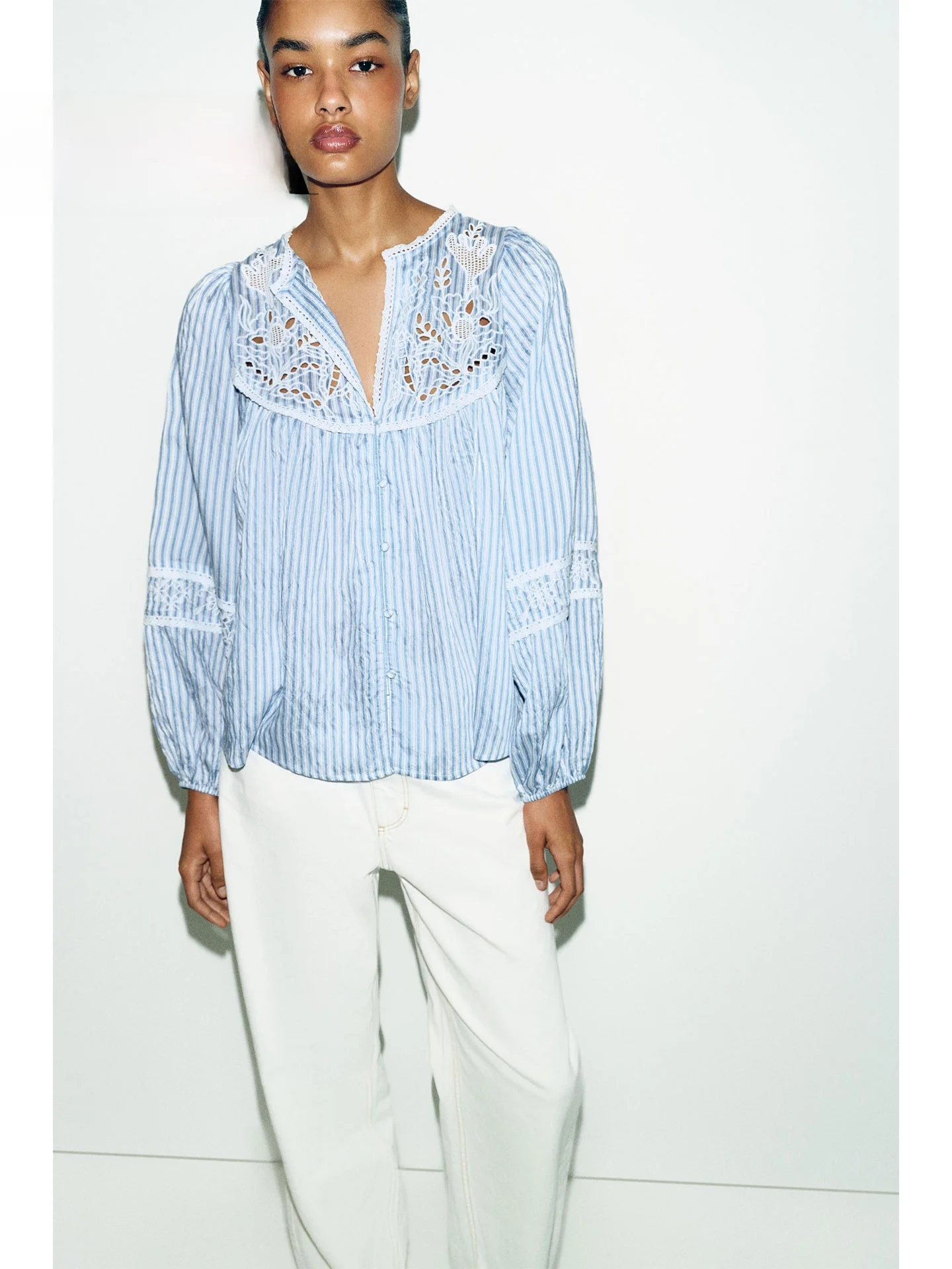 Summer 2026 Loose Lace Decorated Bubble Sleeve Shirt Women's Casual Style Stripe Pattern Long Sleeve round Neck Button Closure
Summer 2026 Loose Lace Decorated Bubble Sleeve Shirt Women's Casual Style Stripe Pattern Long Sleeve round Neck Button Closure