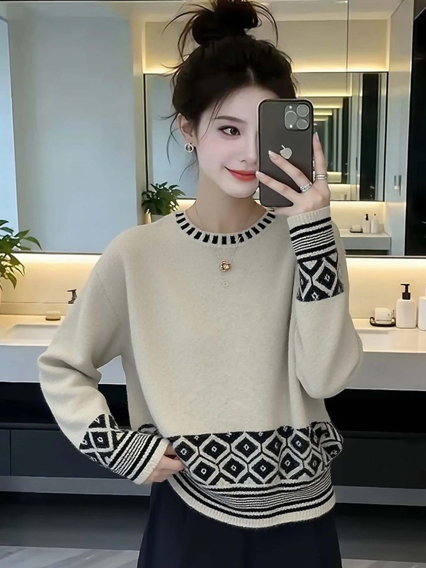 Soft Color Block Pattern Design round Neck Knitted Sweater Warm Top Casual Loose Fit Spring 2026 Women's Fashion Knitwear
Soft Color Block Pattern Design round Neck Knitted Sweater Warm Top Casual Loose Fit Spring 2026 Women's Fashion Knitwear