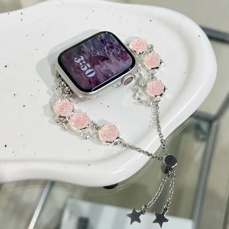 Браслет с двойной цепочкой и камелией, совместимый с ремешком для iWatch, 38 мм, 40 мм, 41 мм, 42 мм, 44 мм, 45 мм, 49 мм, модный ремешок ручной работы
Браслет с двойной цепочкой и камелией, совместимый с ремешком для iWatch, 38 мм, 40 мм, 41 мм, 42 мм, 44 мм, 45 мм, 49 мм, модный ремешок ручной работы