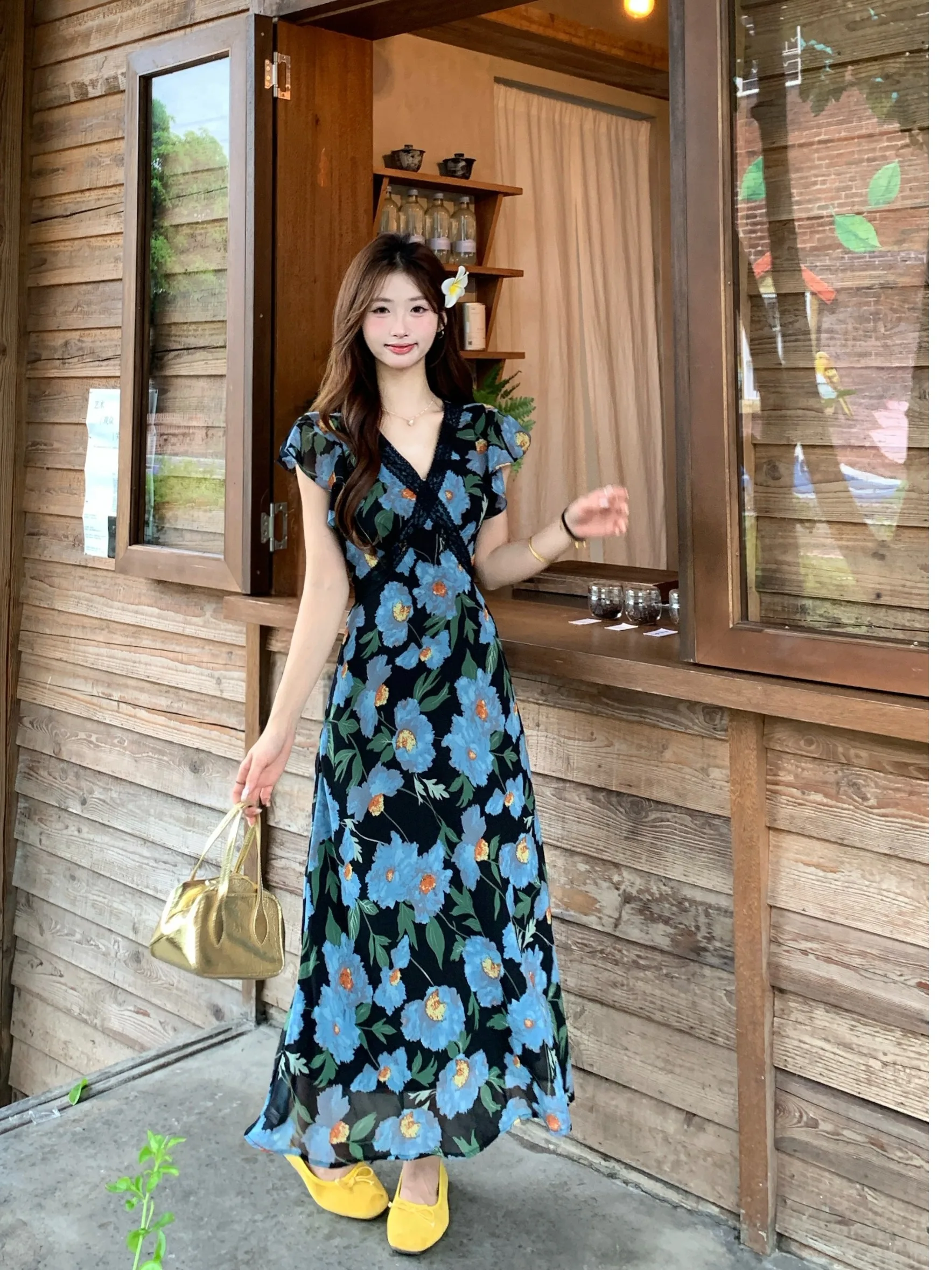 plus Size Women's Vintage Floral Print V-Neck Dress Lace Trim A-Line Skirt Short Sleeve High Waist Summer New Style
plus Size Women's Vintage Floral Print V-Neck Dress Lace Trim A-Line Skirt Short Sleeve High Waist Summer New Style