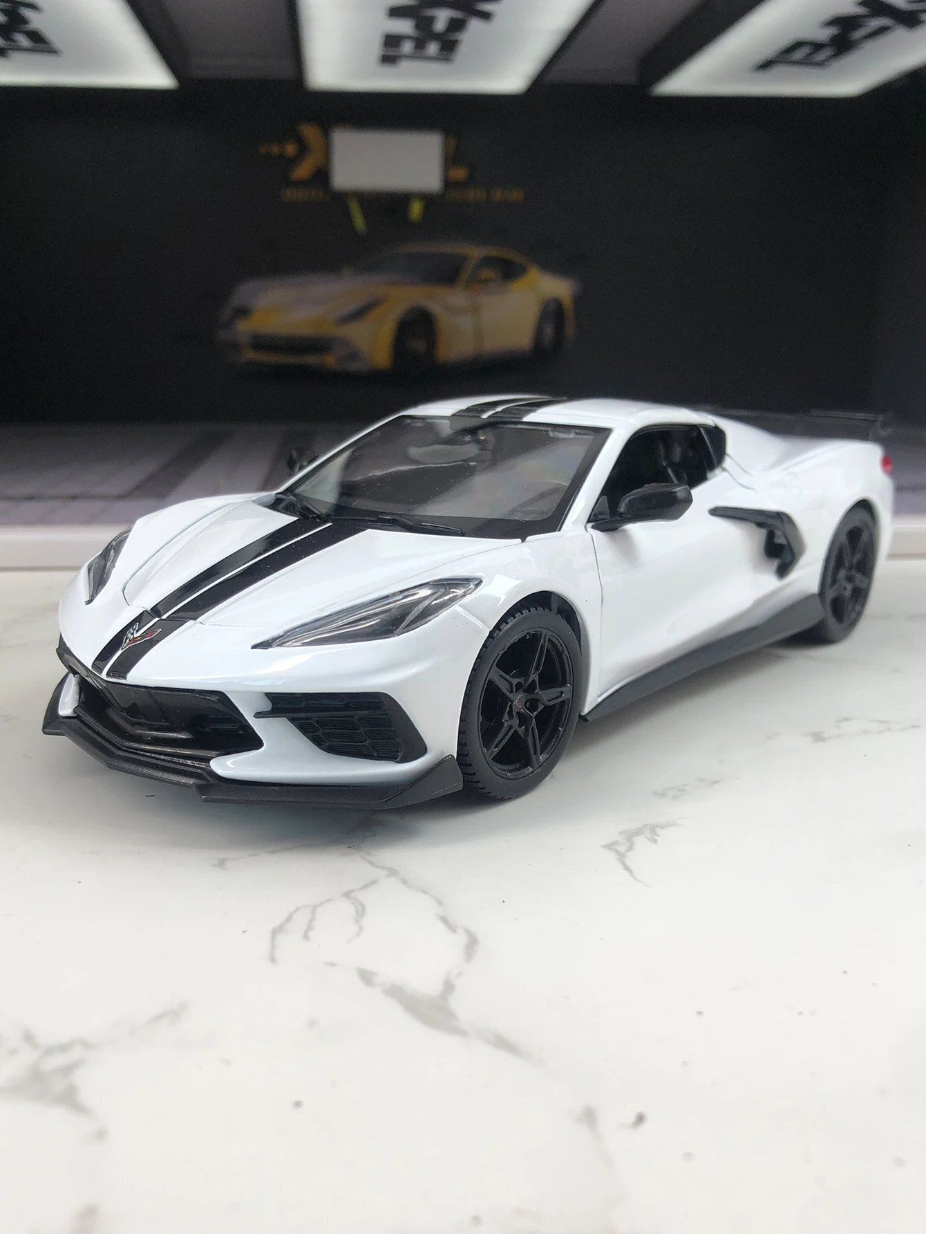 Maisto 1:24 имитация цинкового сплава 2020, модель автомобиля Corvette Stingray Coupe, статическое украшение, металлический коллекционный подарочный автомобиль
Maisto 1:24 имитация цинкового сплава 2020, модель автомобиля Corvette Stingray Coupe, статическое украшение, металлический коллекционный подарочный автомобиль