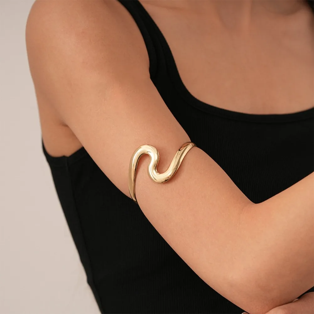 Alloy Metal Arm Cuff Hollow Flower Geometry Wave Line Women Cuff Bangle Wrist Accessory Exaggerated Bohemian Bracelet
Alloy Metal Arm Cuff Hollow Flower Geometry Wave Line Women Cuff Bangle Wrist Accessory Exaggerated Bohemian Bracelet