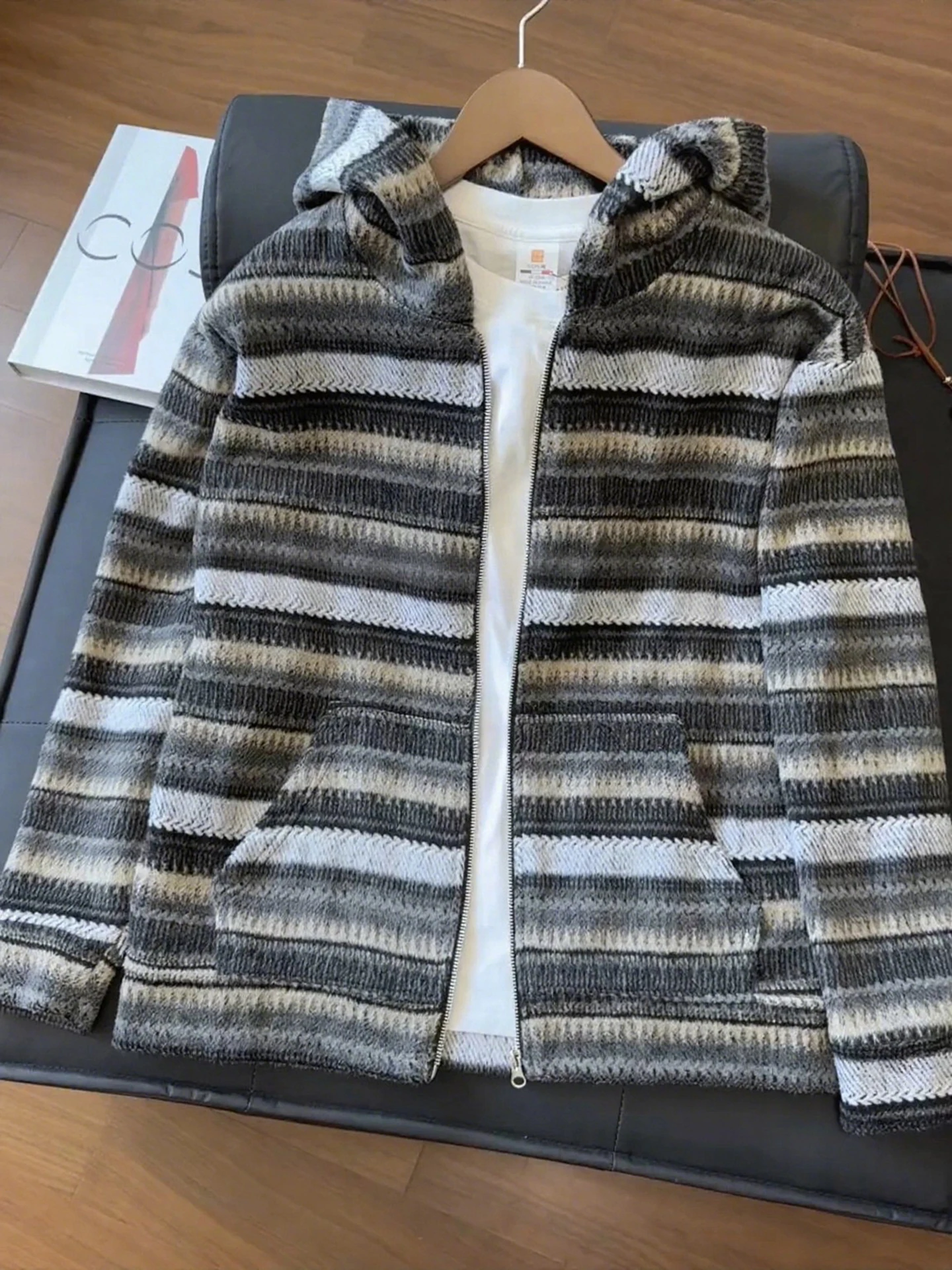 Lazy Stripe Hooded Open Cardigan Sweatirt Men's Sle Soft Cozy High-End Knitted Sweater Casual Outerwear for Autumn
Lazy Stripe Hooded Open Cardigan Sweatirt Men's Sle Soft Cozy High-End Knitted Sweater Casual Outerwear for Autumn