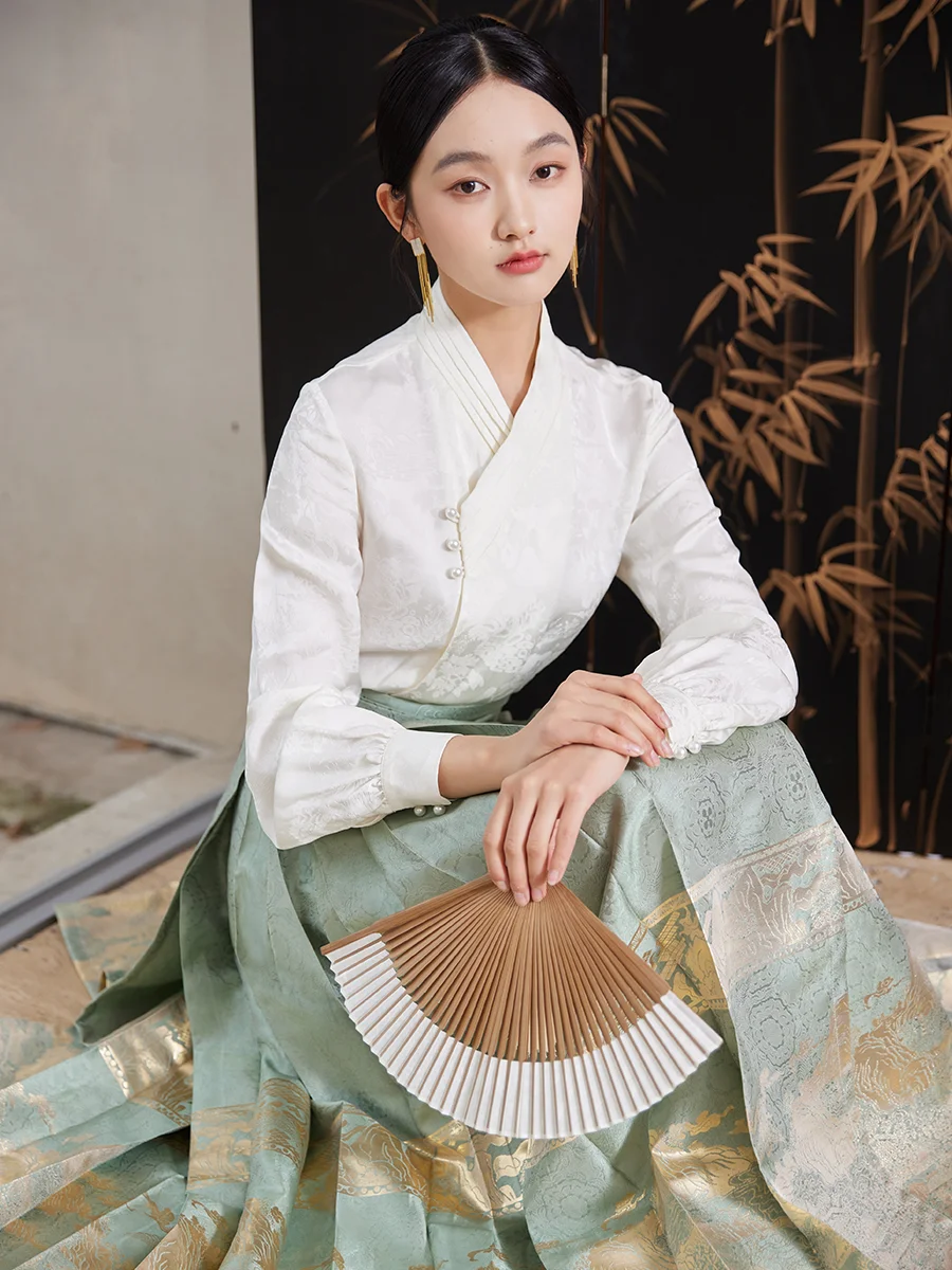 Новый китайский женский комплект одежды: топ и юбка с золотым плетением в стиле Ханьфу, модный традиционный наряд для осеннего сезона
Новый китайский женский комплект одежды: топ и юбка с золотым плетением в стиле Ханьфу, модный традиционный наряд для осеннего сезона