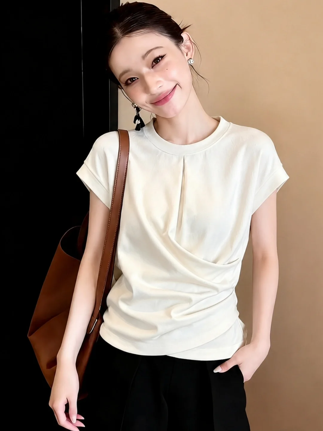 Korean Style Commute Wind Short Sleeve T-Shirt Waist Cinched Versatile Simple Design Summer Top for Younger Looking
Korean Style Commute Wind Short Sleeve T-Shirt Waist Cinched Versatile Simple Design Summer Top for Younger Looking