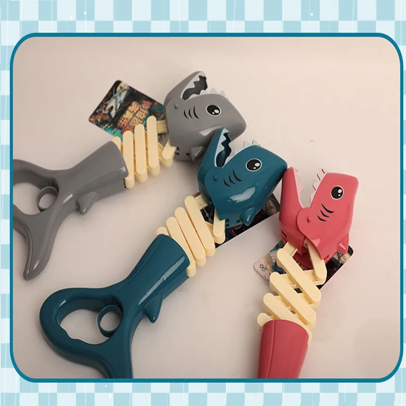 Kids Stress Relief Toy Retractable Shark Biting Finger Toys Spring Manipulator Clip Novelty Spoof Parent-child Interaction Toy
Kids Stress Relief Toy Retractable Shark Biting Finger Toys Spring Manipulator Clip Novelty Spoof Parent-child Interaction Toy
